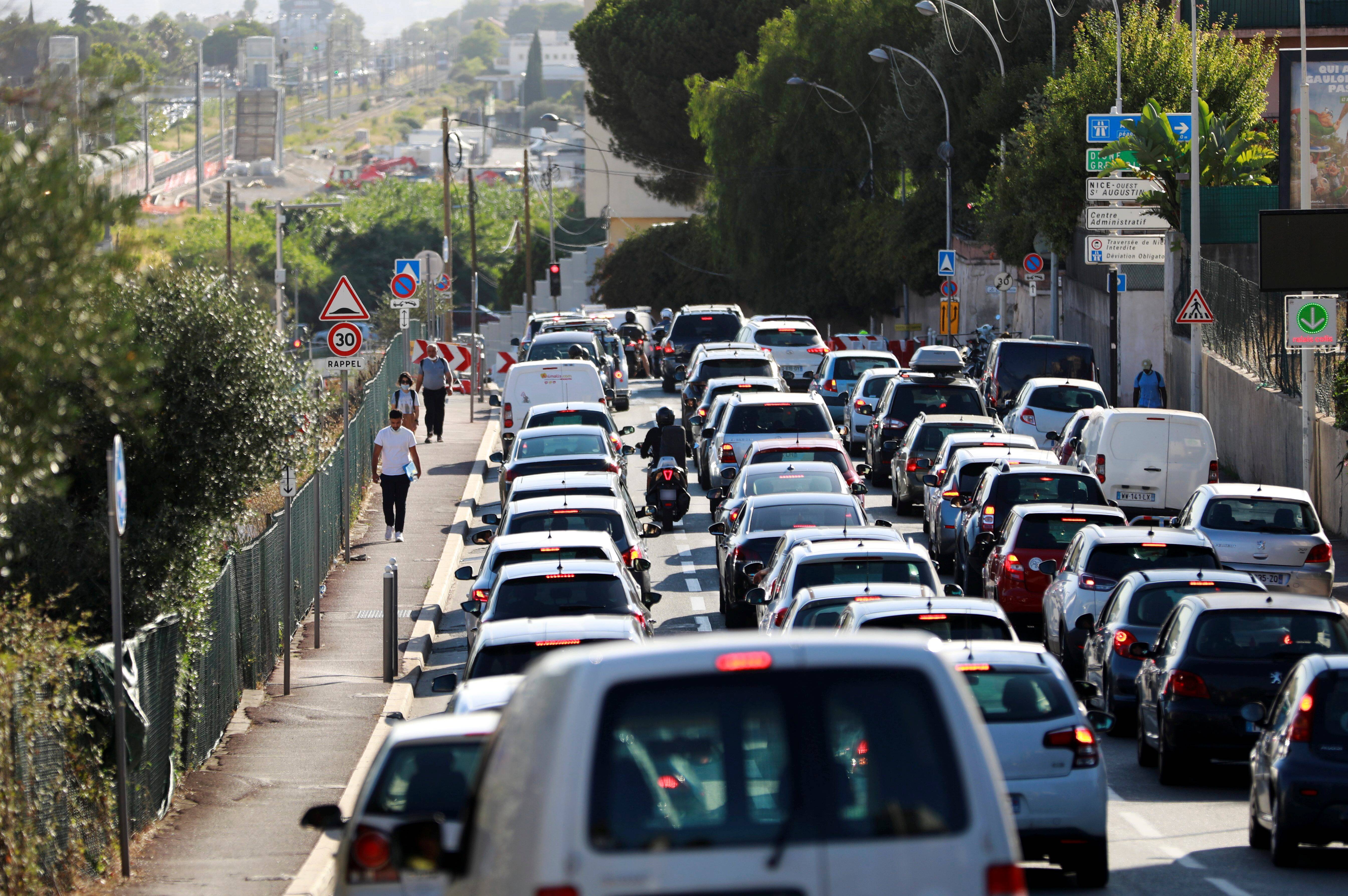 Circuler entre les files de voitures à deux ou trois roues est désormais possible dans les alpes-maritimes