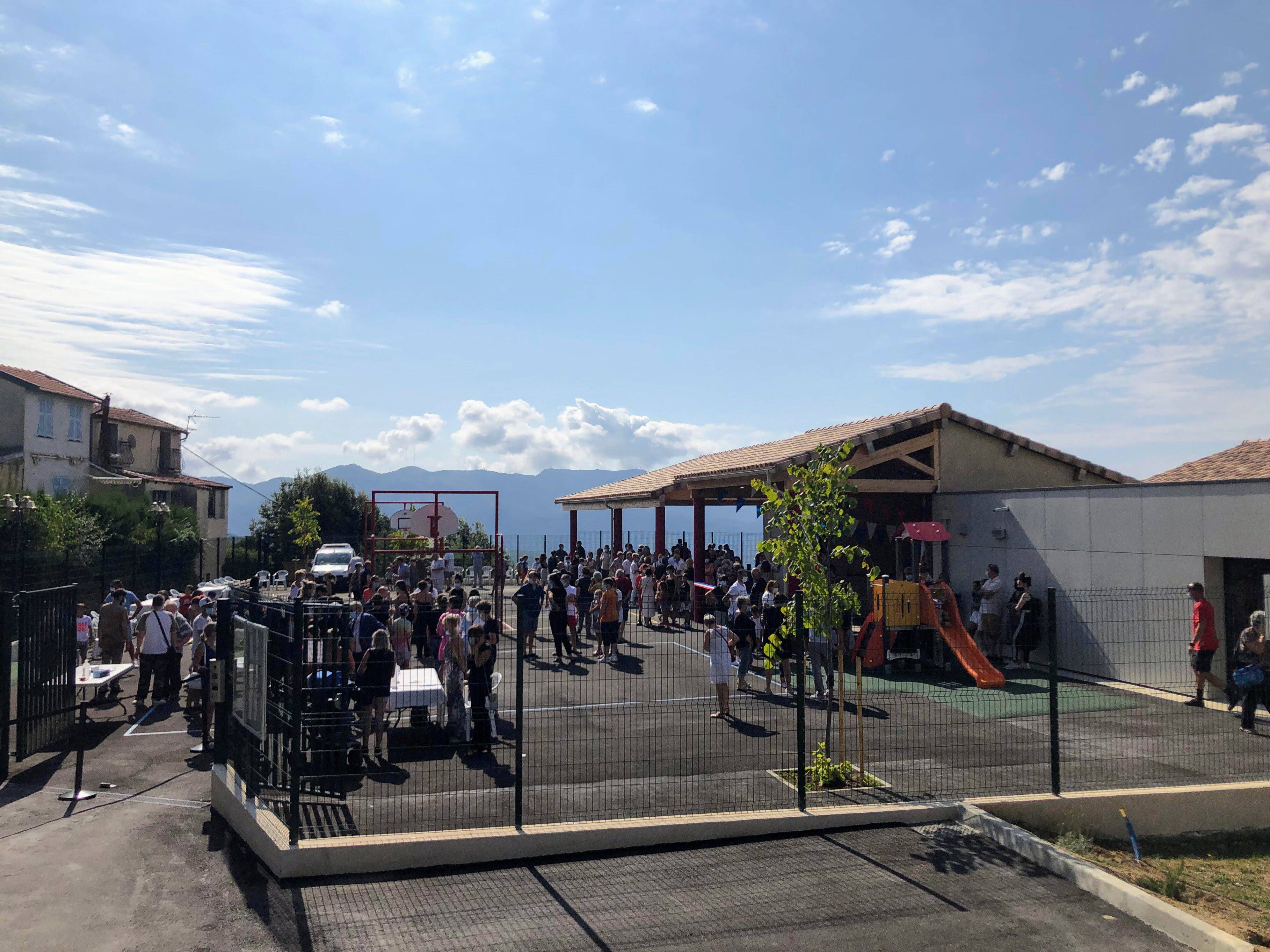 On vous fait visiter le groupe scolaire qui ouvrira en septembre à Berre-les-Alpes