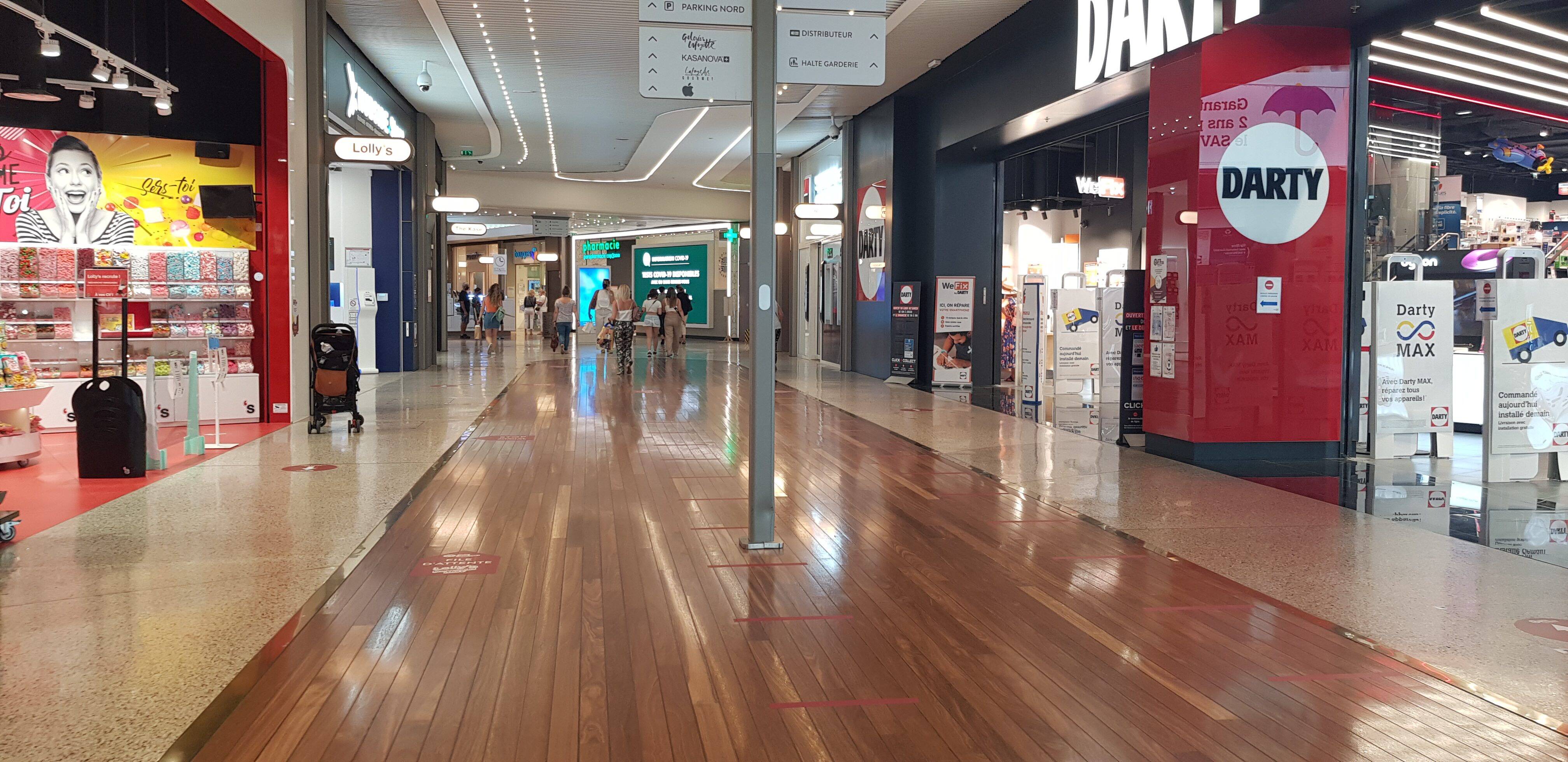 "On s'adaptera, mais on a peur": à Cap 3000, les commerçants attendent la mise en place du pass sanitaire après les annonces du gouvernement