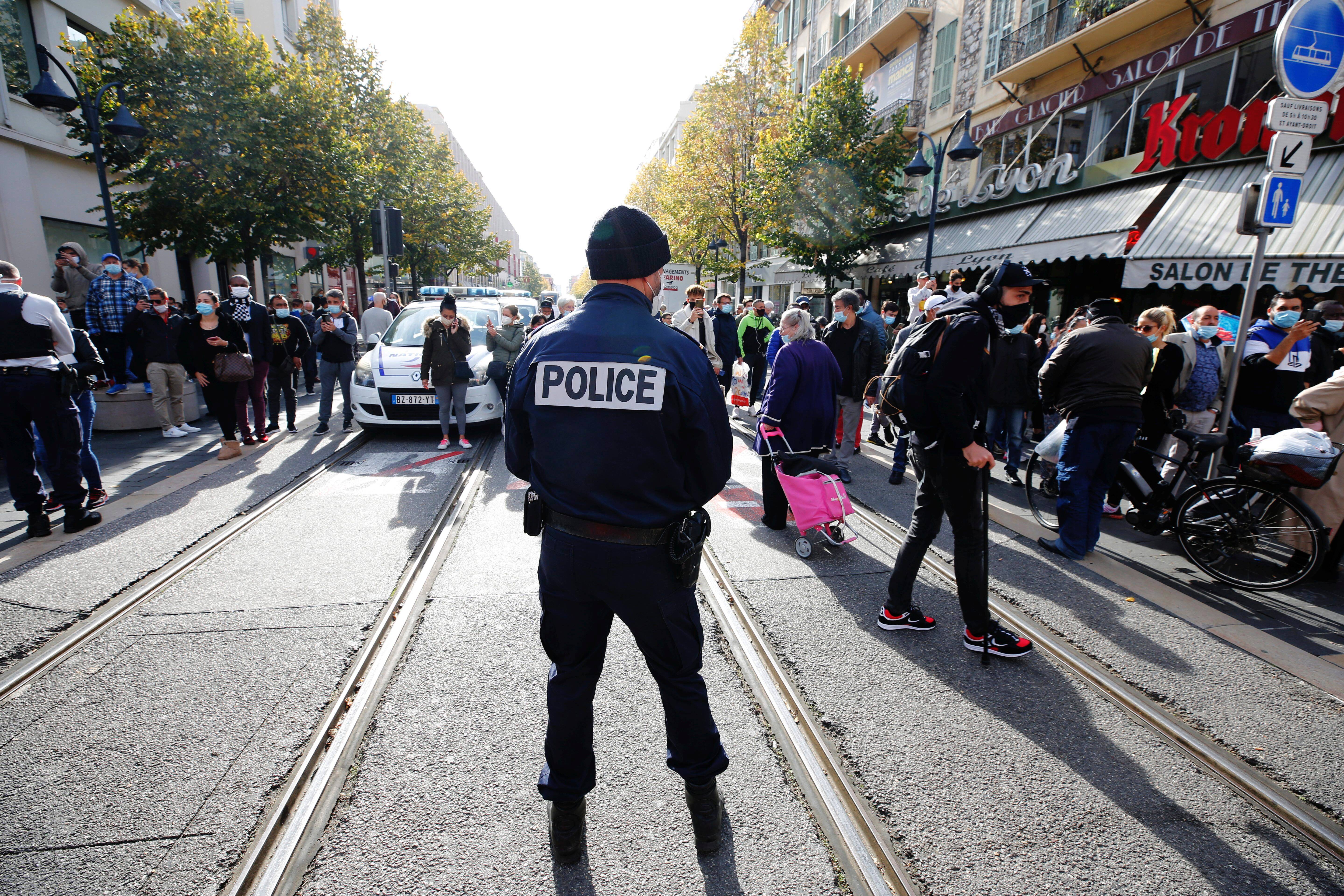 Des policiers intervenus sur l'attentat de Notre-Dame à Nice devaient recevoir une médaille d'or... mais finalement non