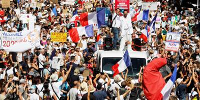 À Toulon, les anti-pass et les anti-vax ont défilé avec Francis Lalanne, plusieurs interpellations