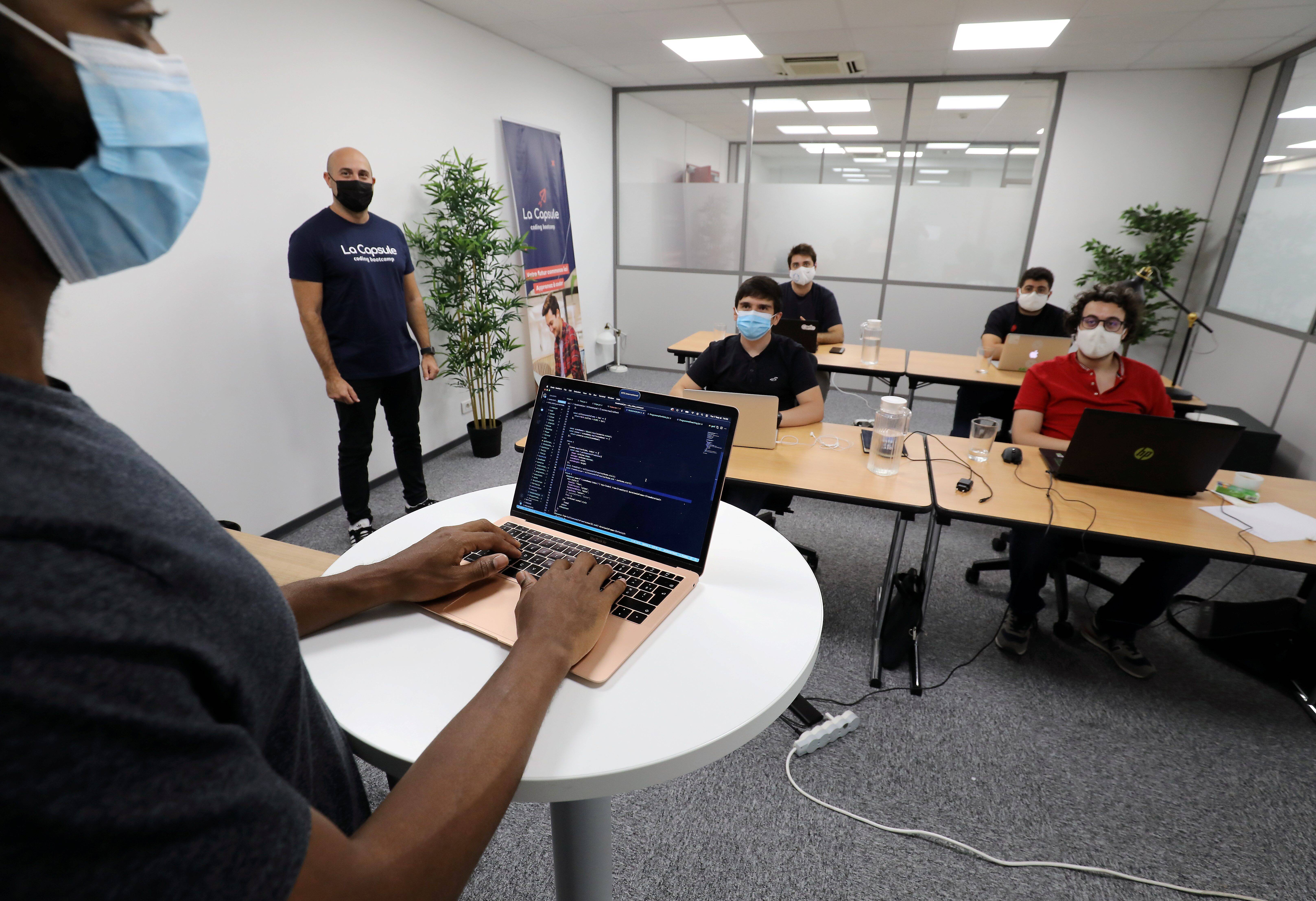 Cette école de Monaco forme en 10 semaines à un métier très recherché sur le marché du travail