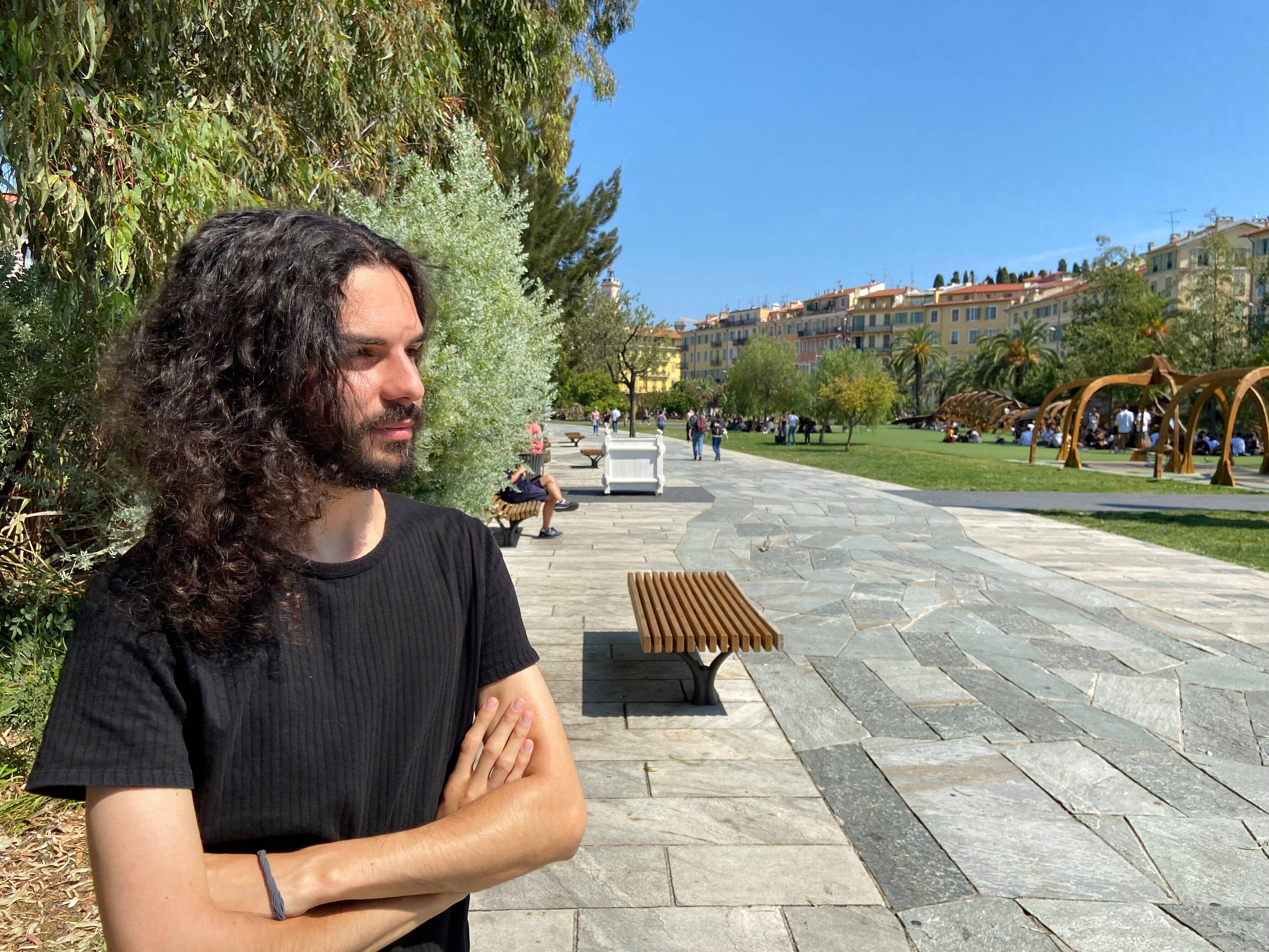 Ce Niçois a repris "à l'oreille" toute la BO de "Kaamelott", le réalisateur star Alexandre Astier l'a félicité sur Twitter