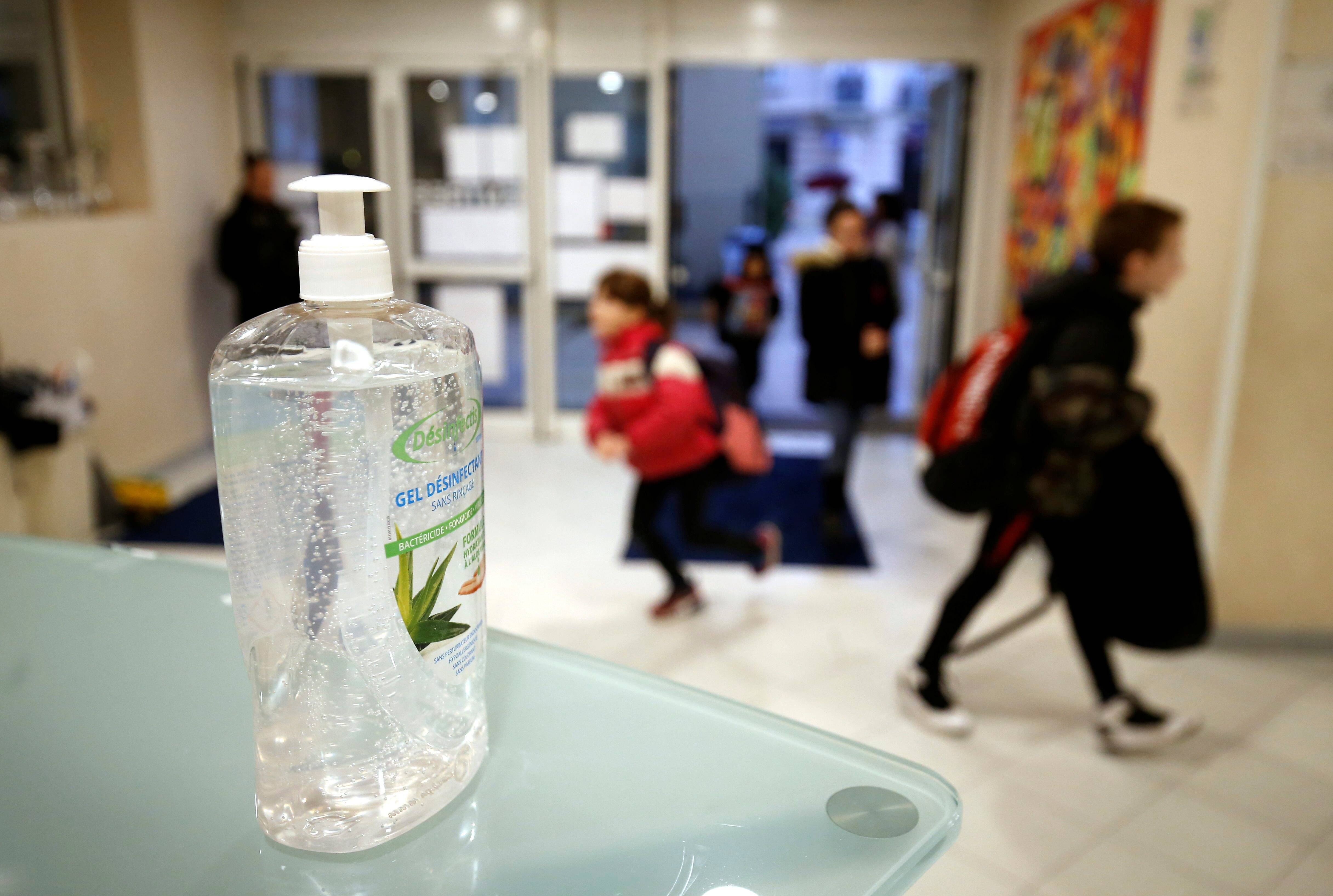 "Ni au boulot, ni auprès des enfants", la galère des parents et des profs en cas de Covid à l'école