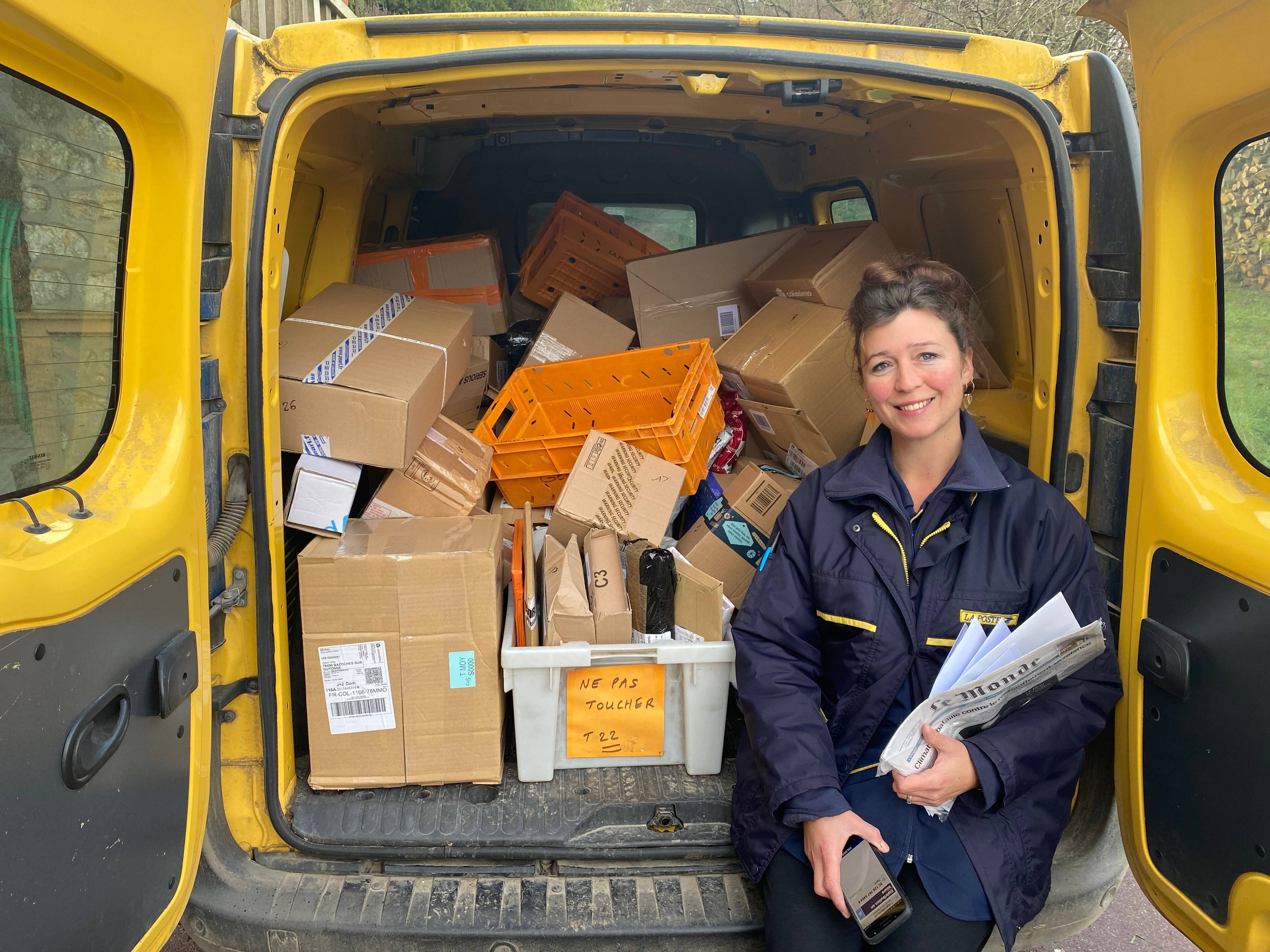 Grâce à Yann Arthus-Bertrand (et sa factrice de Port-Cros), les facteurs vont nous tirer le portrait