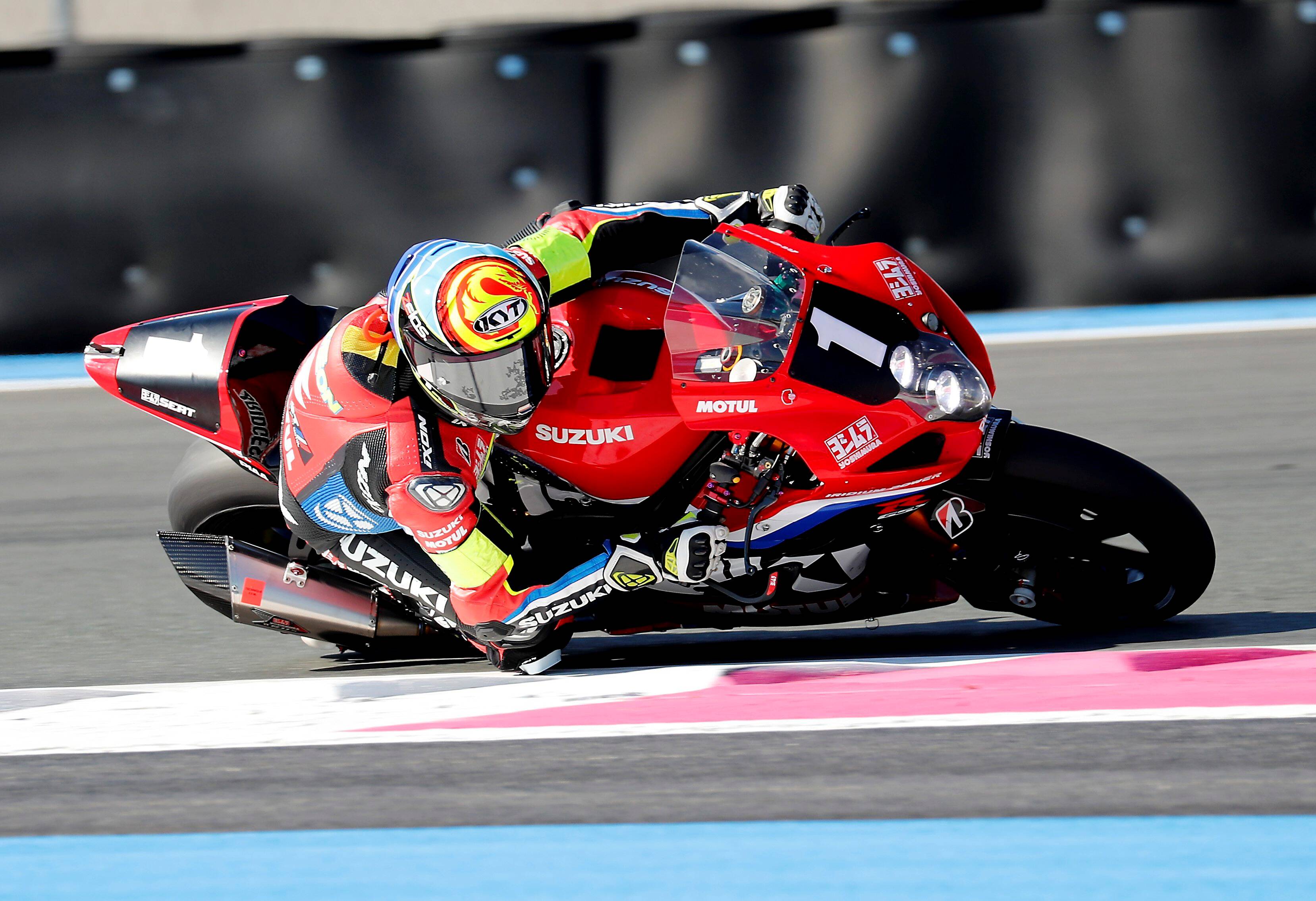 La Suzuki n°1 plonge en tête dans la longue nuit du Bol d'Or au Castellet