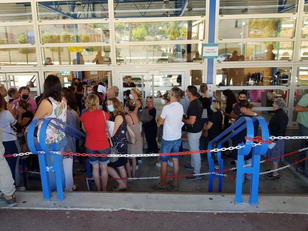 Élèves gardés dans la cour, parents remontés... Pourquoi le collège de Tourrette-Levens est à l'arrêt ce mardi