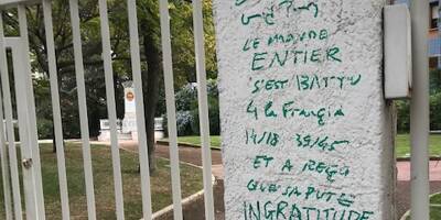Un tag insultant découvert devant le monument aux morts à Toulon