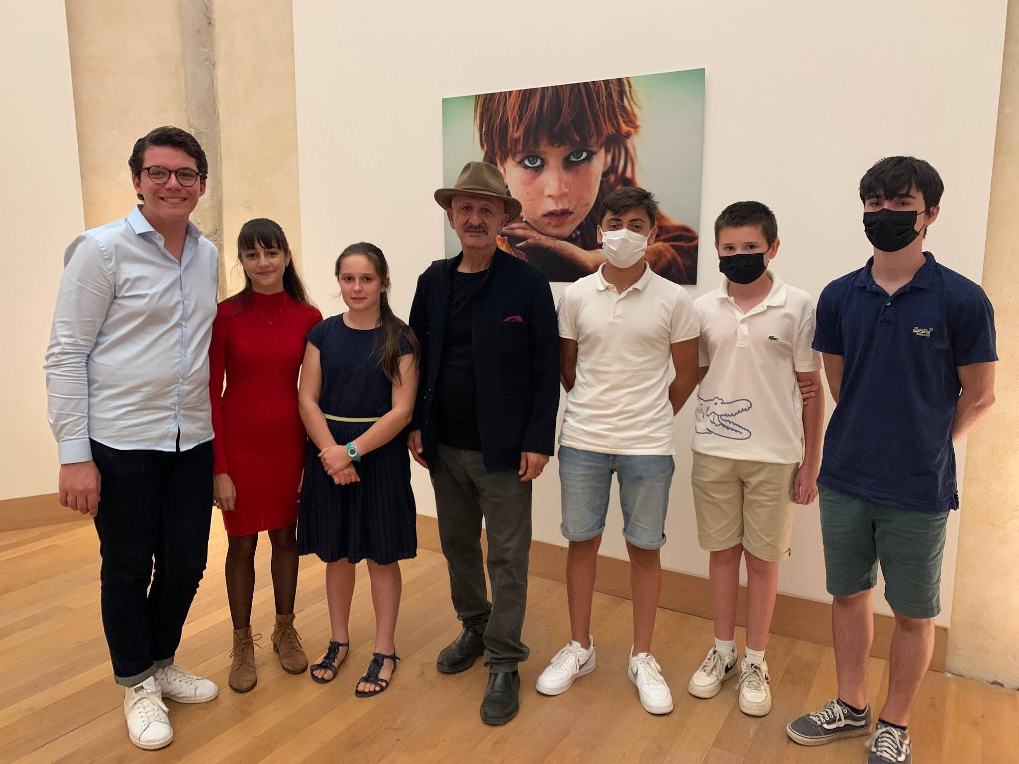 "Aller là où personne ne va et témoigner pour les absents": rencontre avec le photoreporter Reza à Draguignan