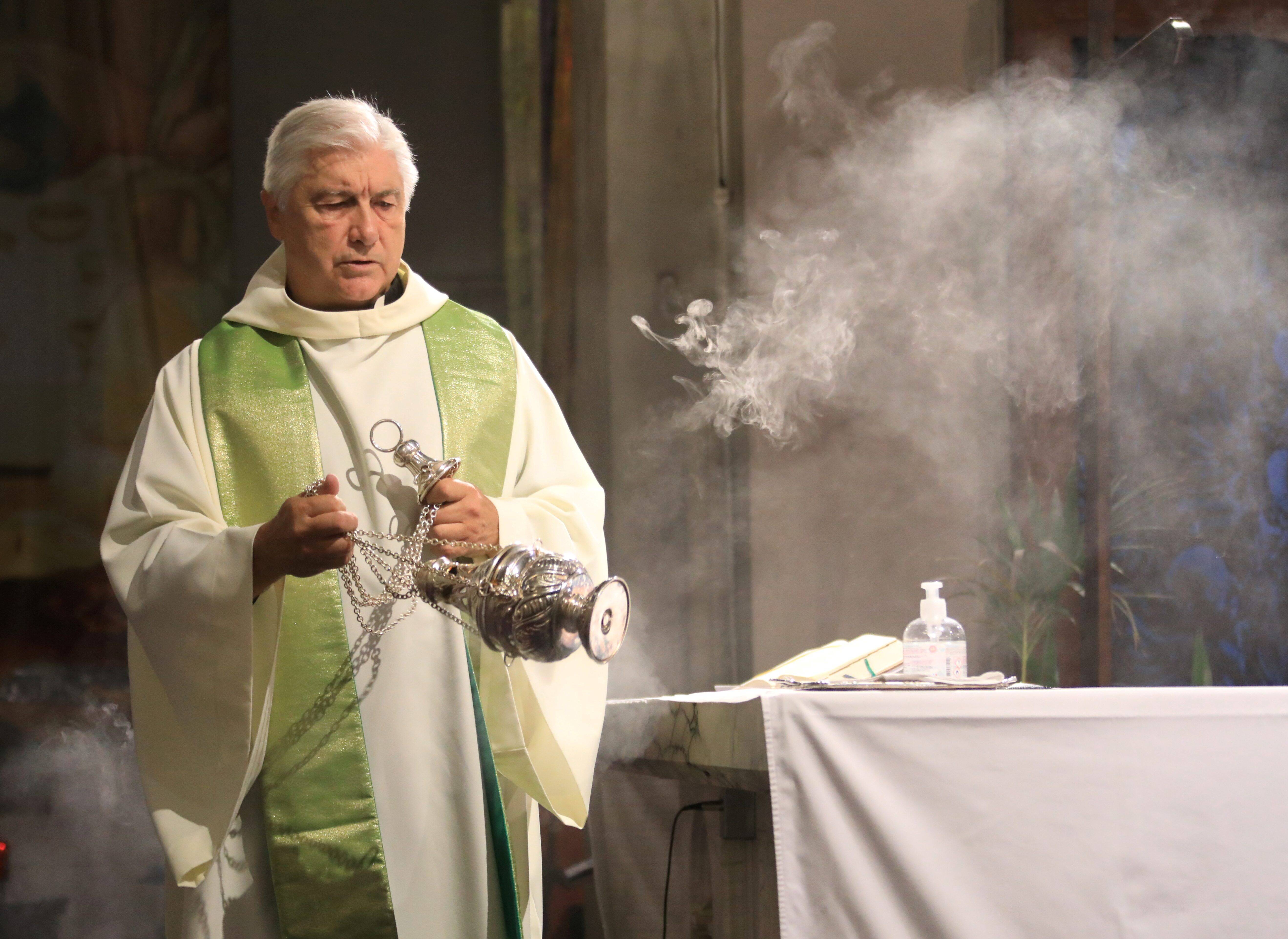 Qui est le père Gil Florini, ce curé pas comme les autres depuis vingt ans à Nice