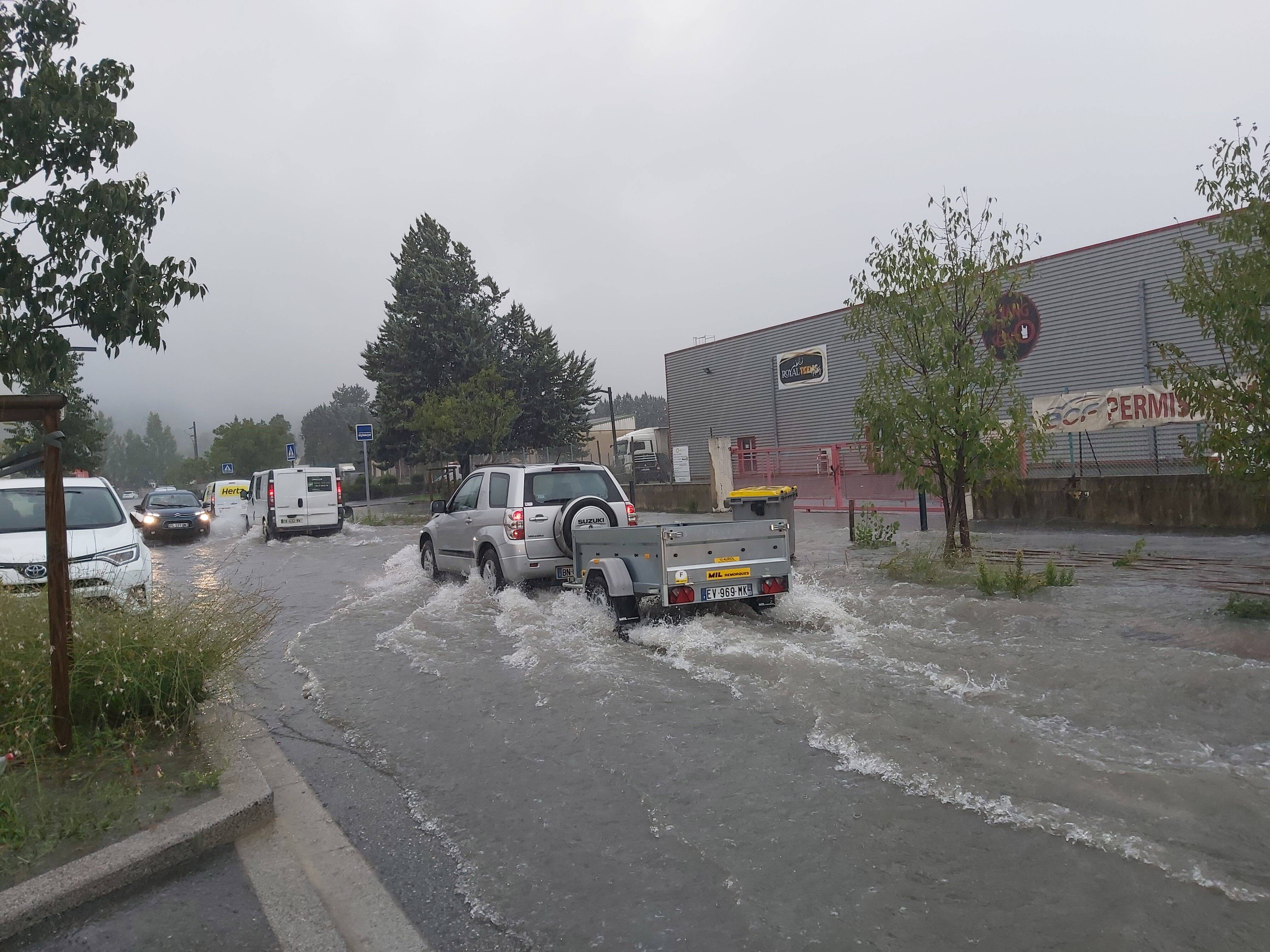 Les sapeurs-pompiers du Var ont mis en sécurité 14 personnes depuis ce matin à cause des fortes pluies