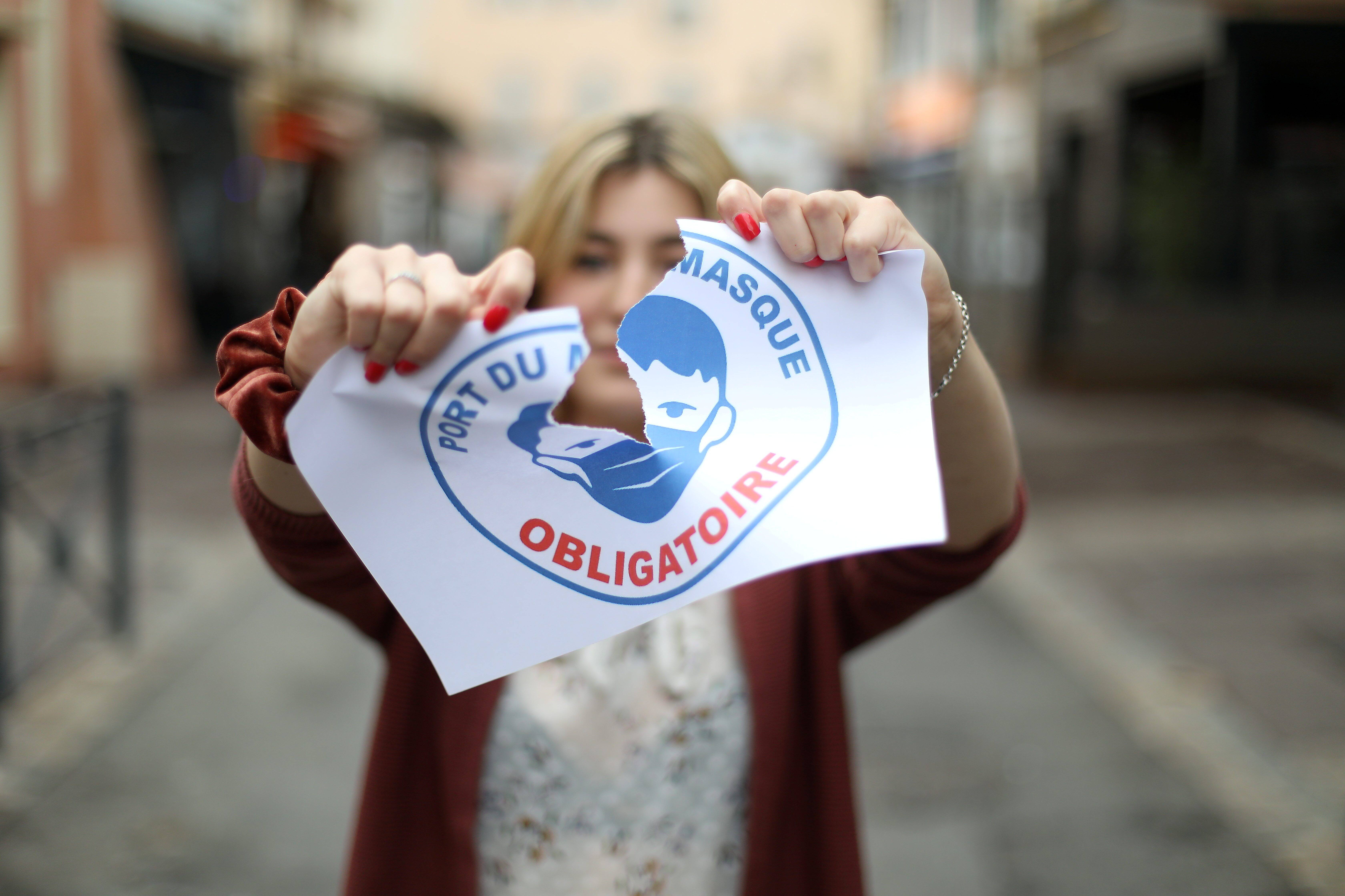 Attaqué devant le tribunal, le port du masque en extérieur reste la règle dans les Alpes-Maritimes