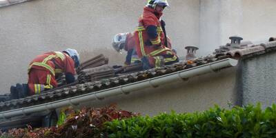 Une toiture détruite par les flammes près du centre de Saint-Maximin, deux personnes évacuées