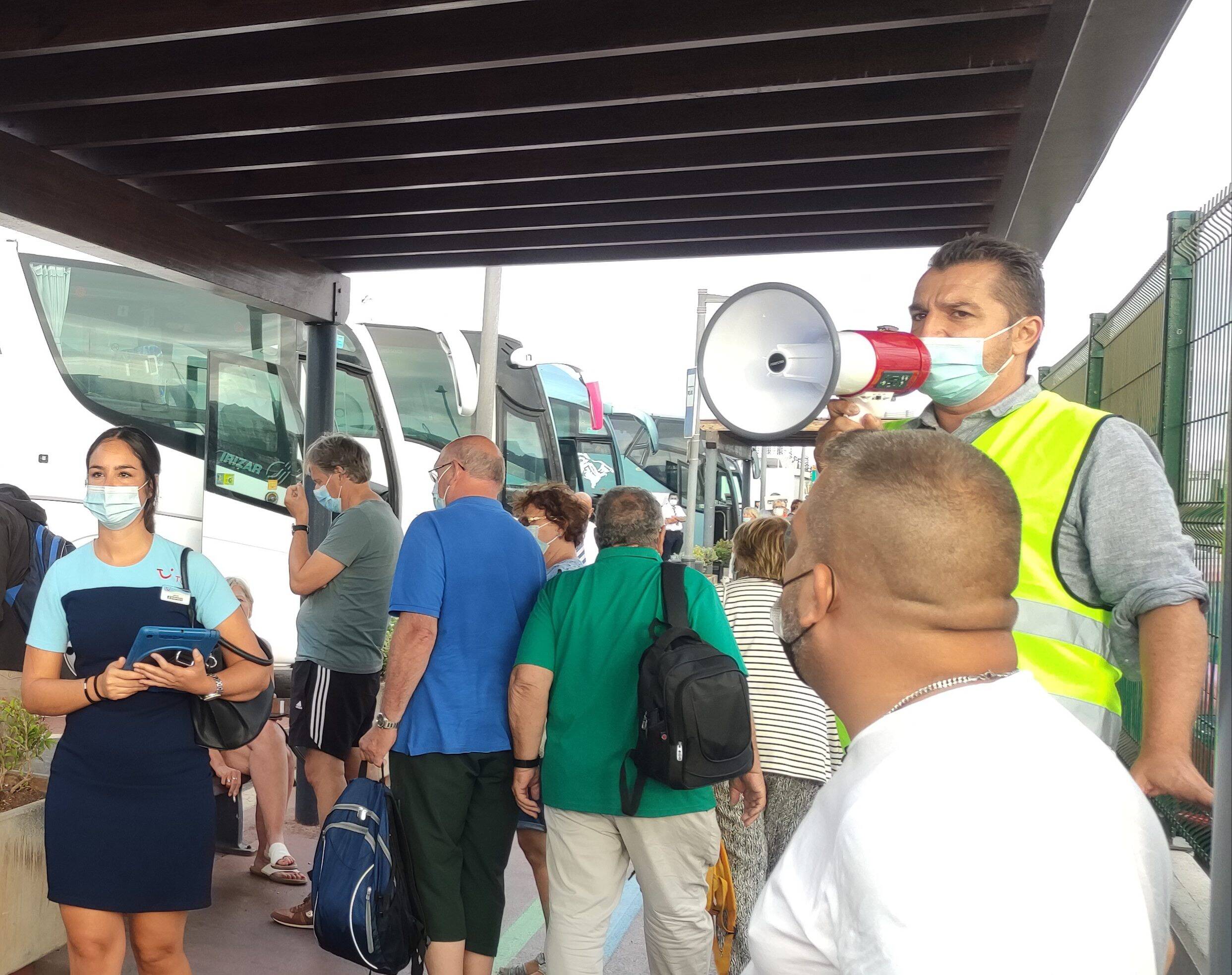 "C'est comme si Gattières et Carros avaient disparu"... Installé près du volcan en éruption aux Canaries, un hôtelier Laurentin témoigne