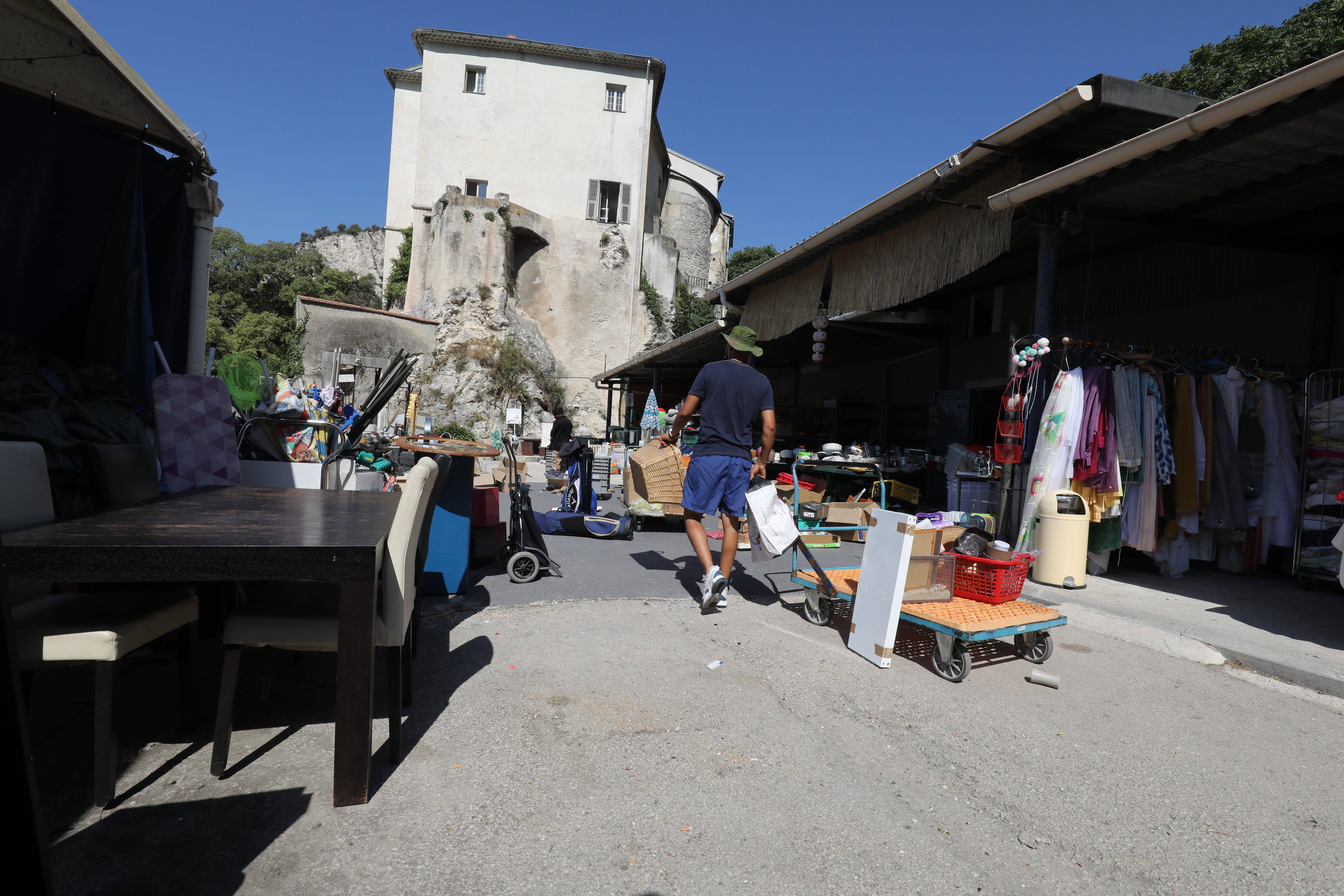 3 mois après l'incendie, Emmaüs lance "une réflexion globale" sur son avenir à Saint-André-de-la-Roche