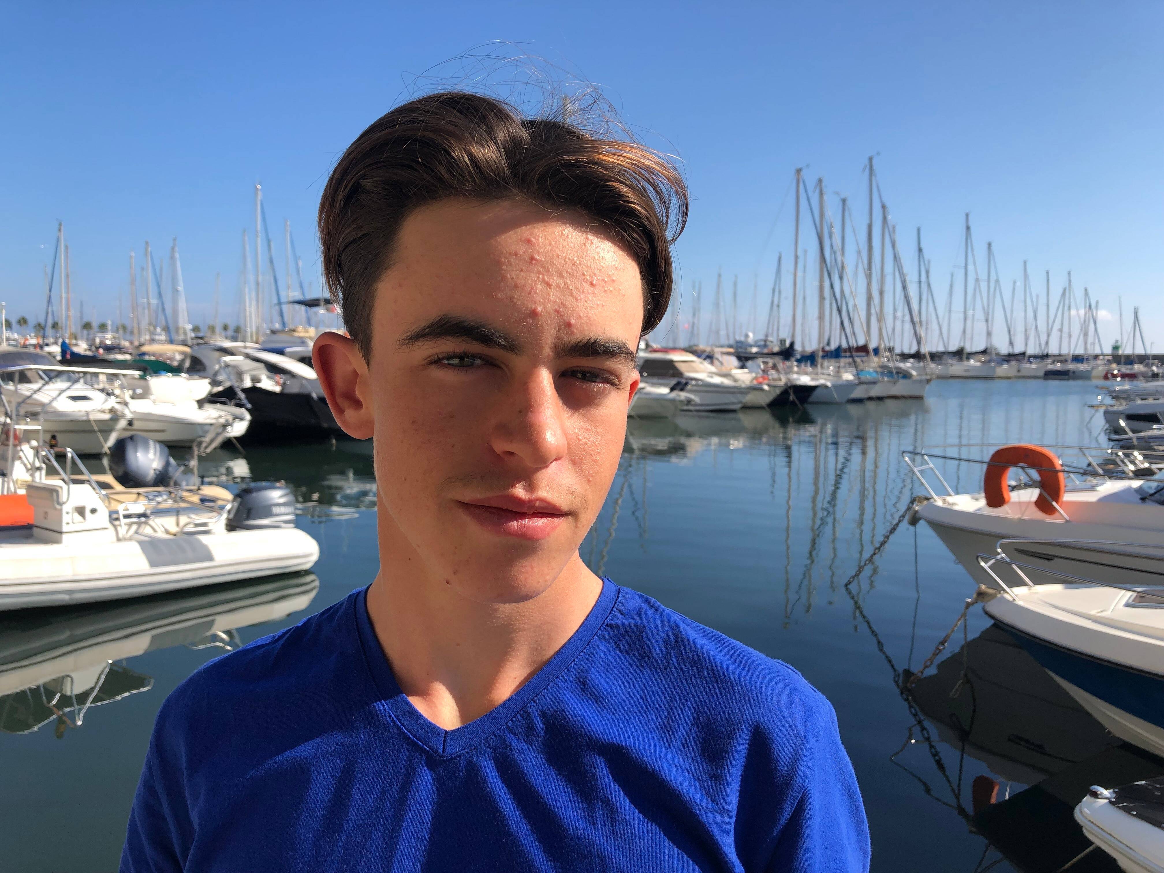 Cet Azuréen de 15 ans participe aux Mondiaux de voile et rêve des Jeux olympiques