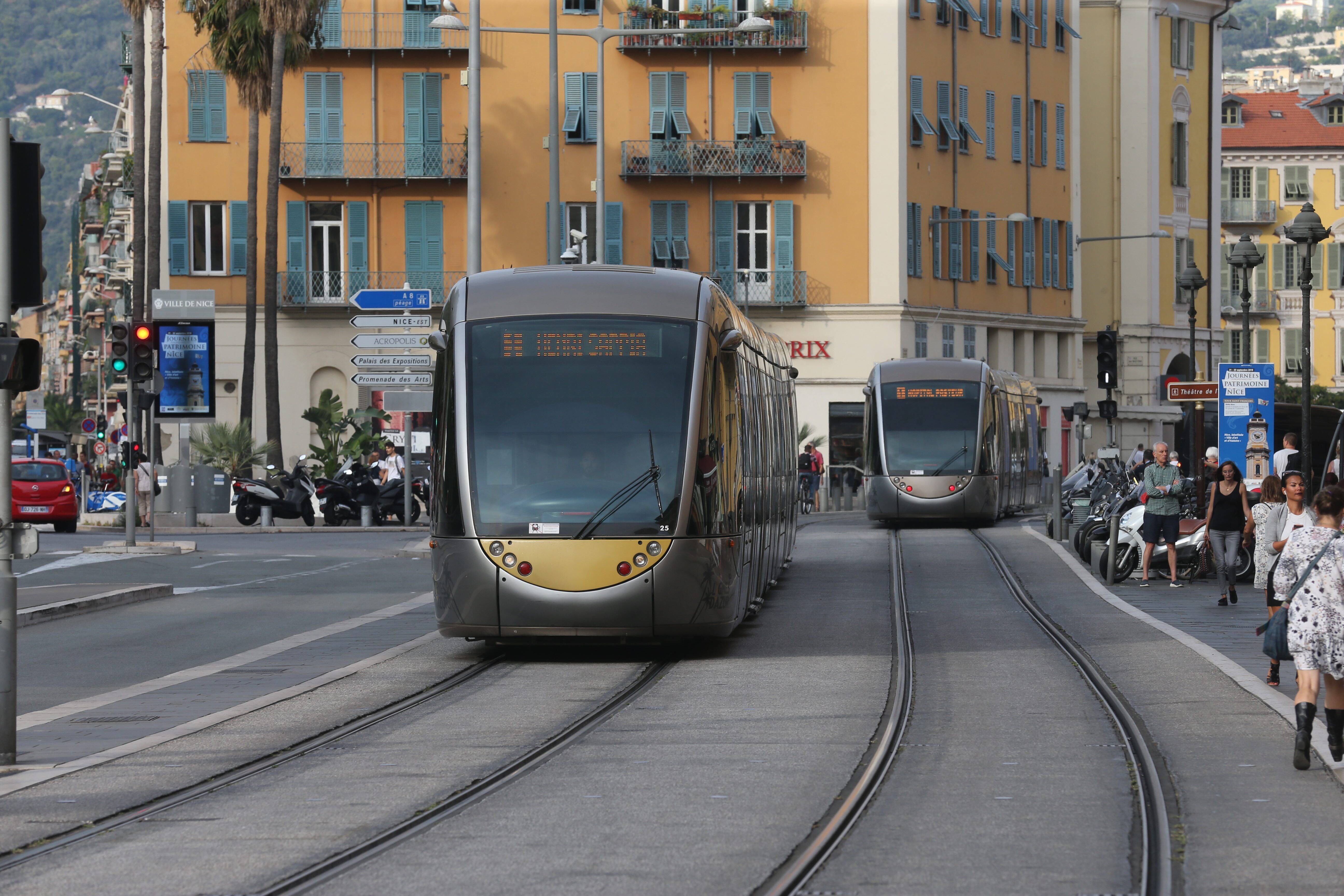 "Une recrudescence de vols", les pickpockets ciblent touristes et retraités dans le tram' à Nice, deux pickpockets condamnées