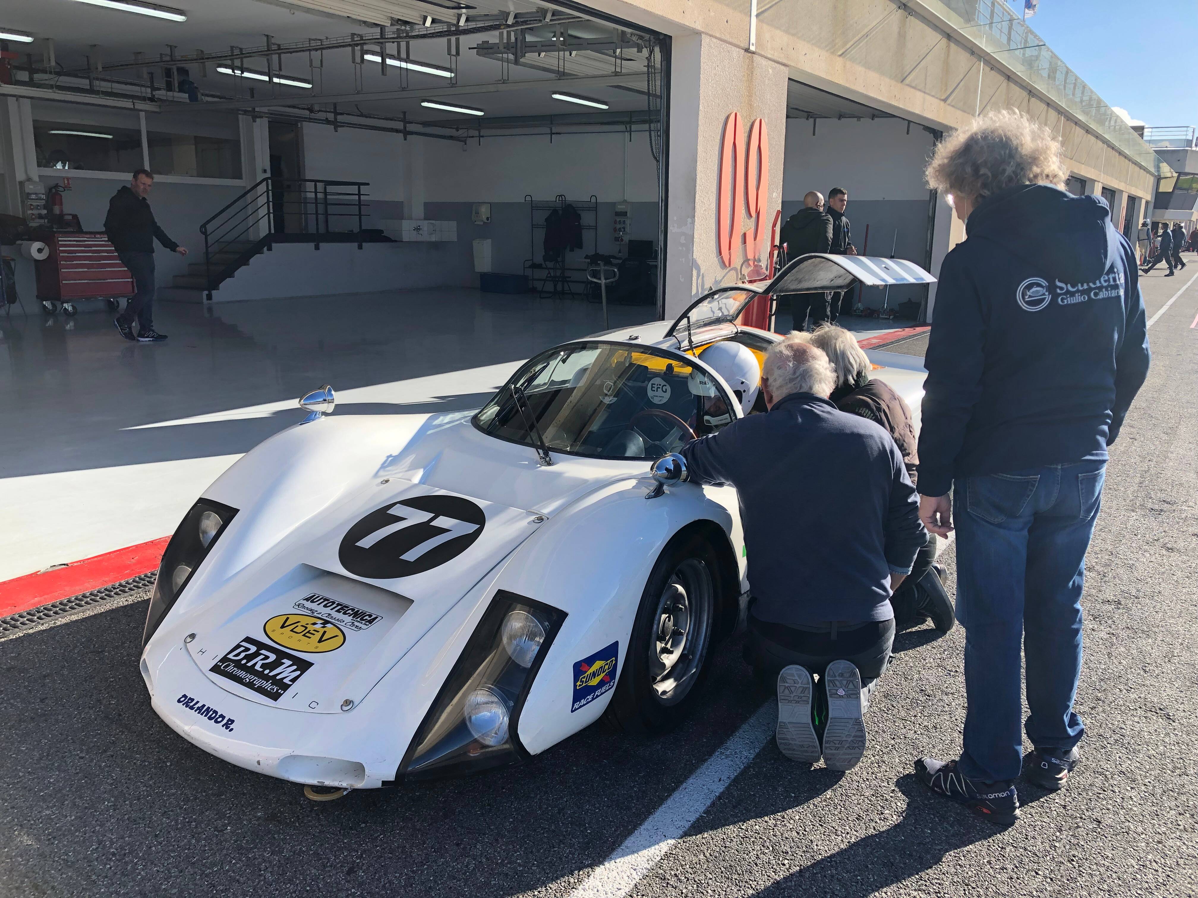 Grand retour de la course "2 Tours d'Horloge" au circuit Paul Ricard, avec 35 bolides anciens en piste