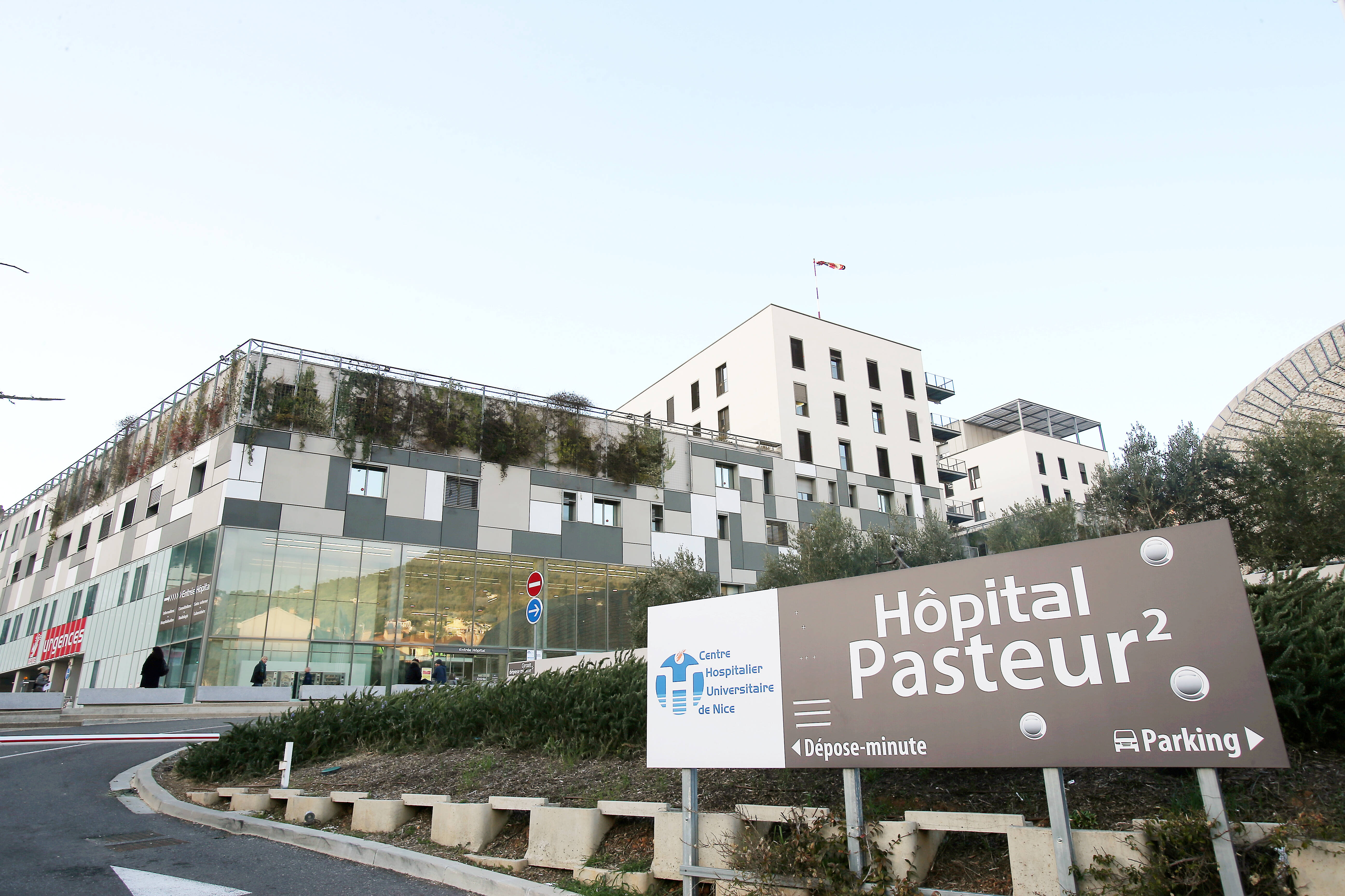 Alerte à la bombe à l'hôpital Pasteur 2 à la suite d'un appel anonyme, gros dispositif de secours et vérifications en cours