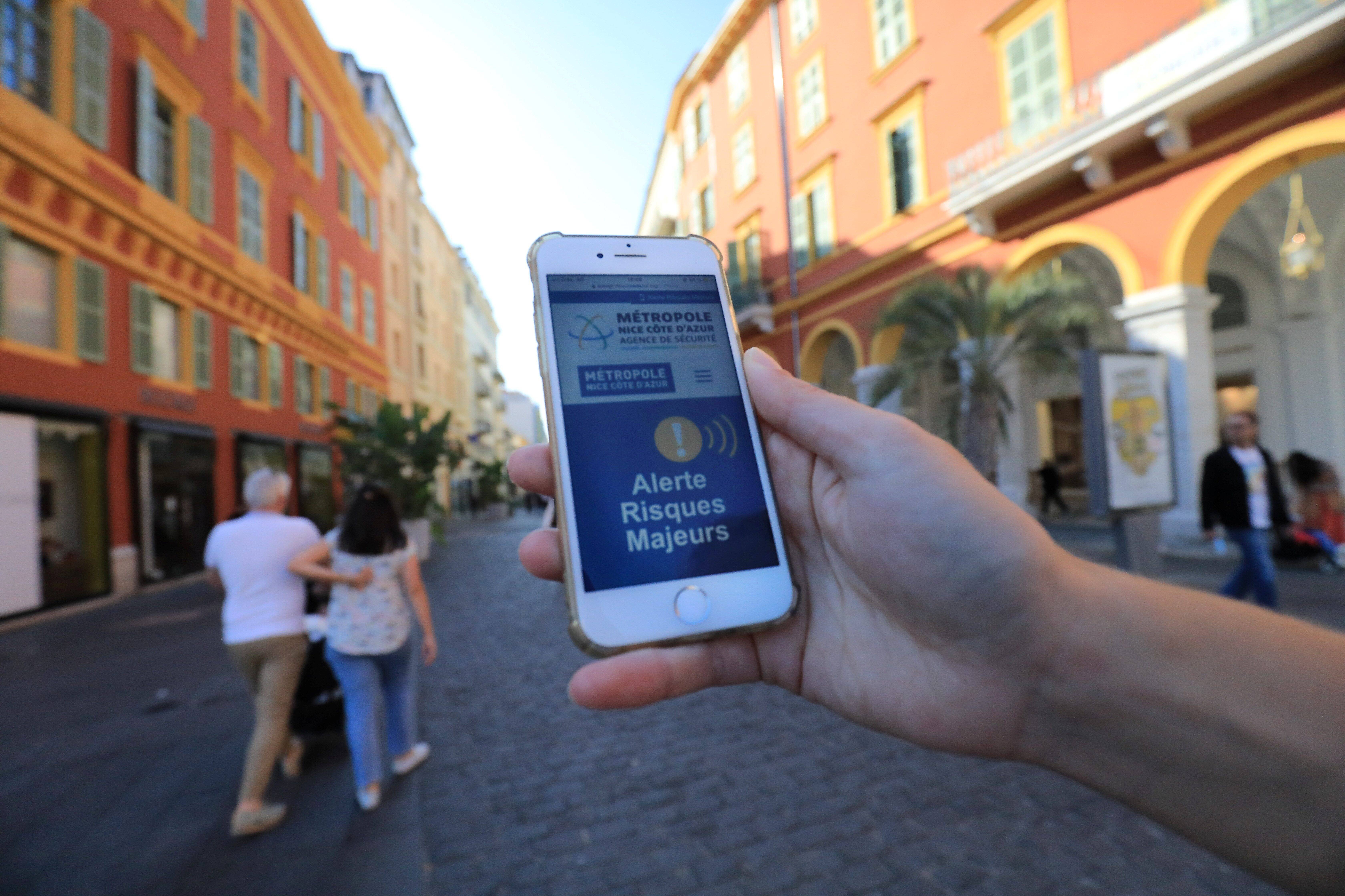 De nombreux Niçois ont reçu un SMS pour s'inscrire aux alertes de la Métropole Nice-Côte d'Azur. Est-ce légal?