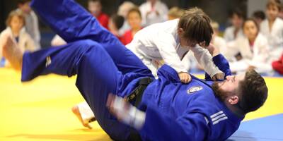 Petits et (très) grand judokas réunis sur un même tatami à Saint-Raphaël
