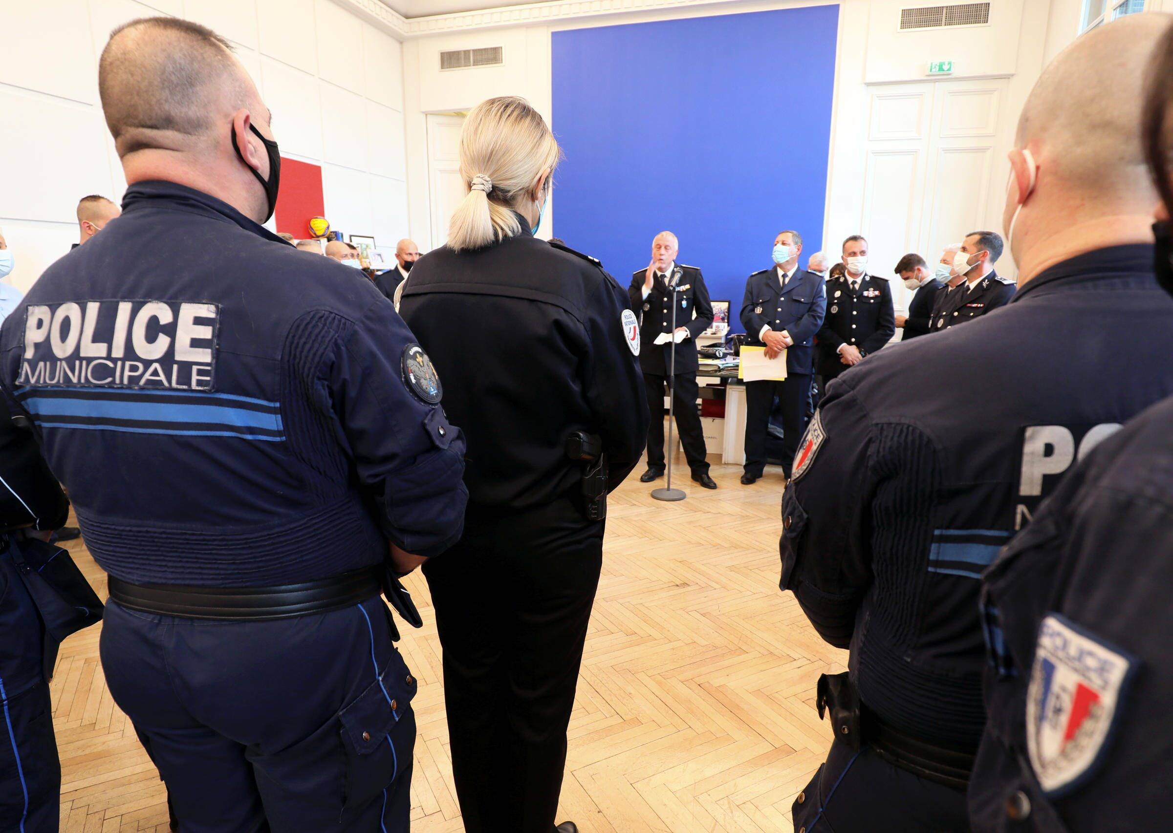 "Travail essentiel", "danger réel"... Après des mois difficiles, le maire de Cannes rend hommage aux forces de l'ordre
