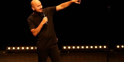 Kyan Khojandi sur scène à Sainte-Maxime: une ovation, mais sans l'extase comique