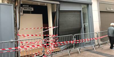 Une voiture défonce la vitrine d'un magasin après une collision en plein centre de Cannes