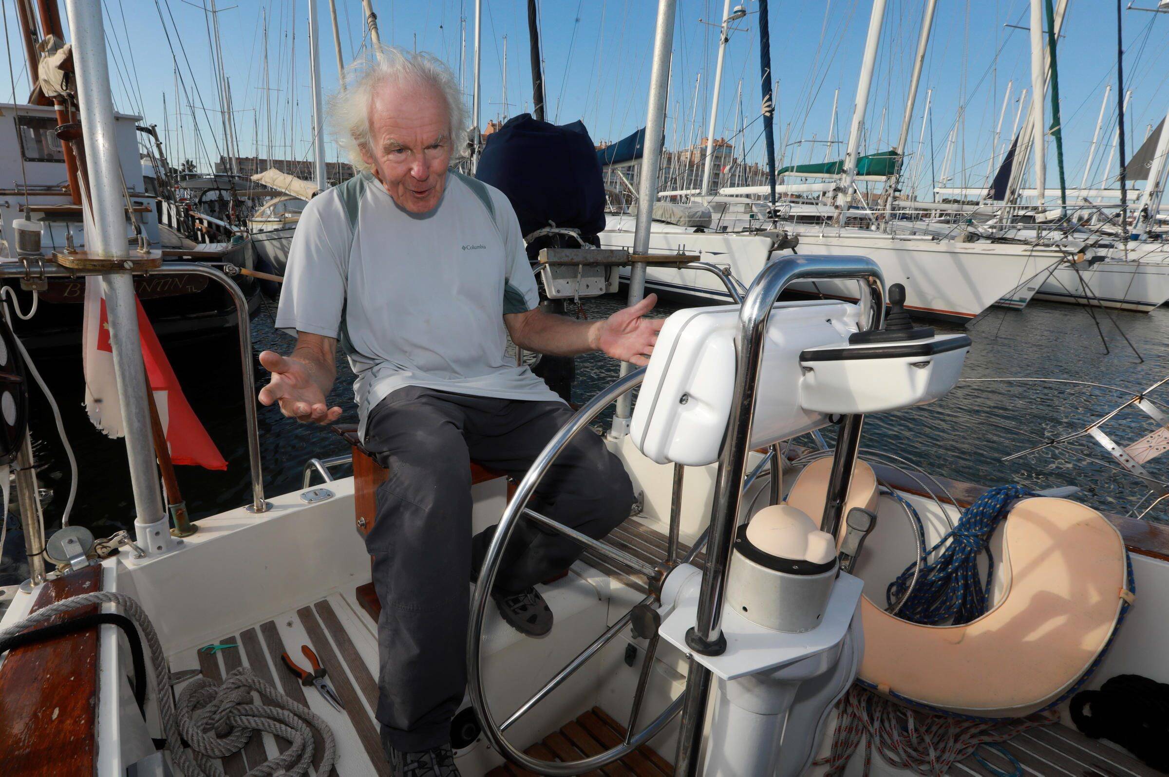 A bord de son voilier, il est entré en collision avec le Charles-de-Gaulle: "La plus grande aventure de ma vie de plaisancier"