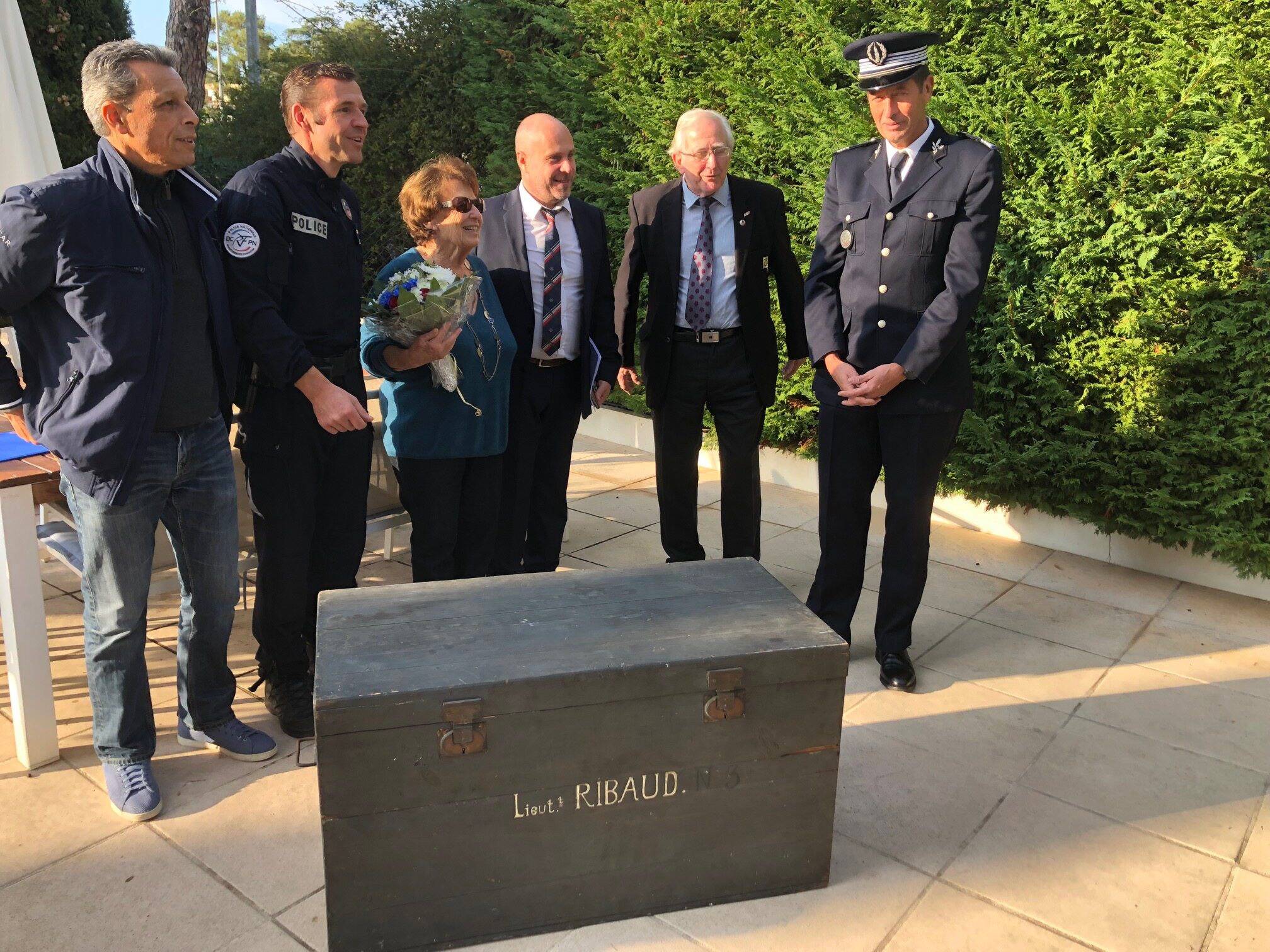 Il découvre la malle d'un militaire dans un grenier et la restitue 80 ans après à sa famille