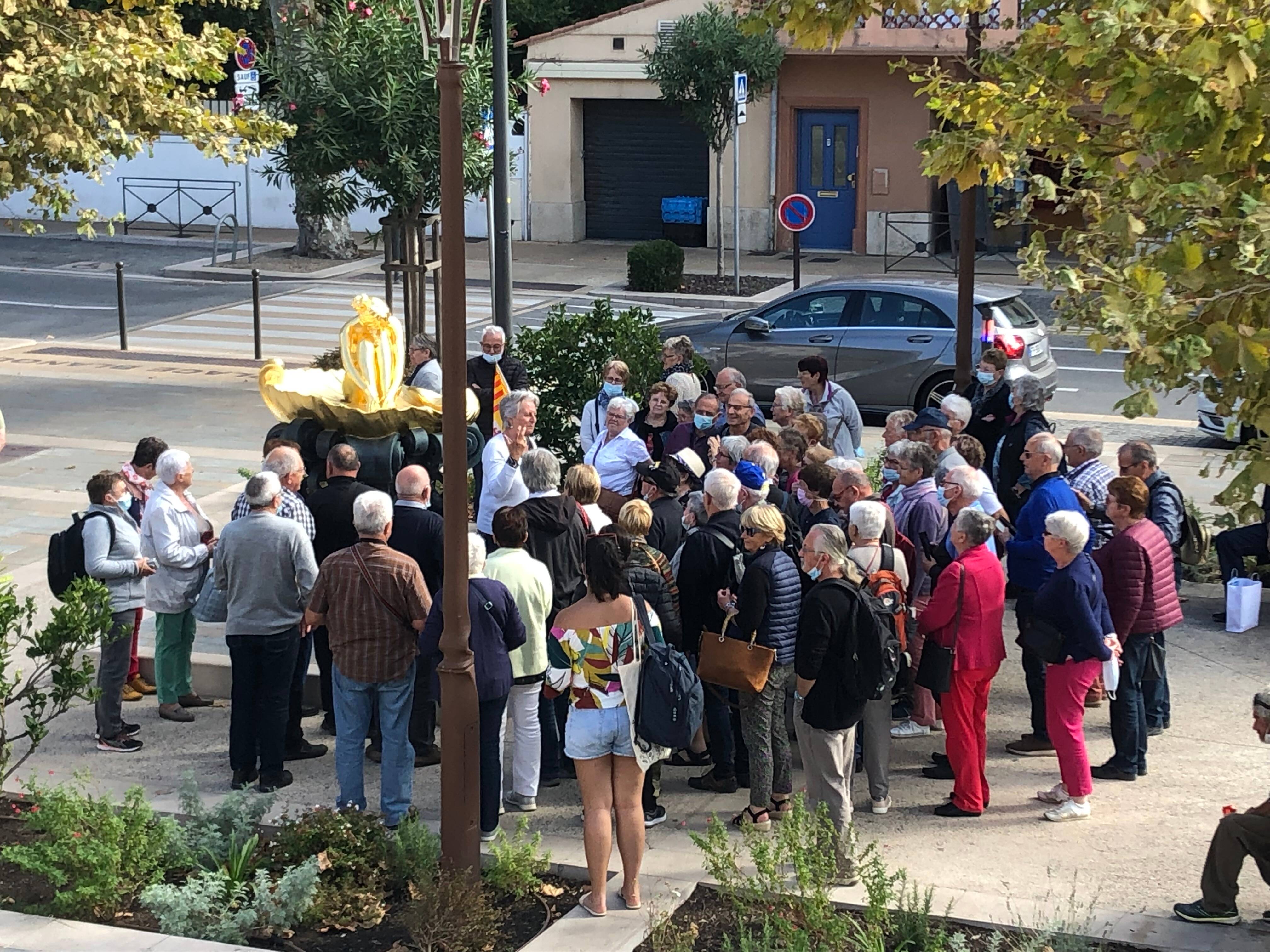 Comment protéger la sculpture de Brigitte Bardot recouverte d'or à Saint-Tropez?