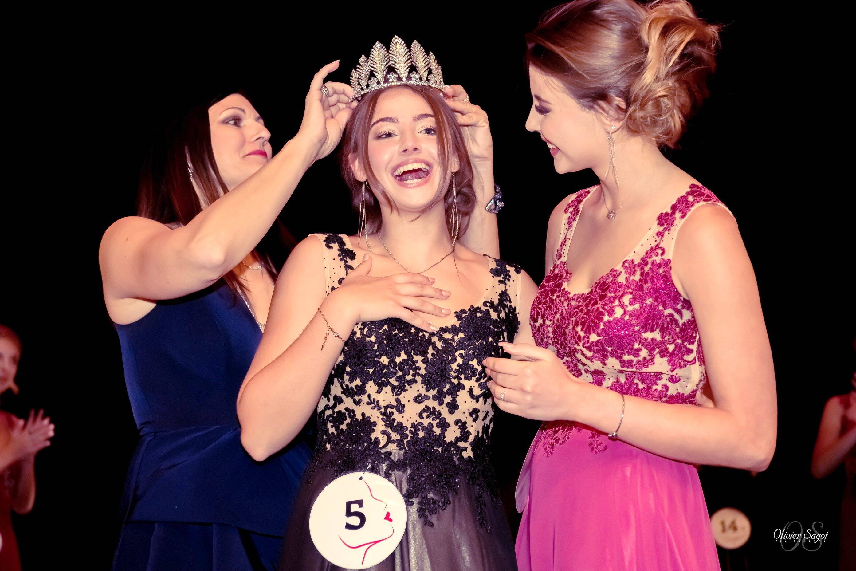 "Je ne réalise toujours pas": la Varoise Emma Laurent sacrée "Miss Paca 15-17 ans" à Saint-Raphaël