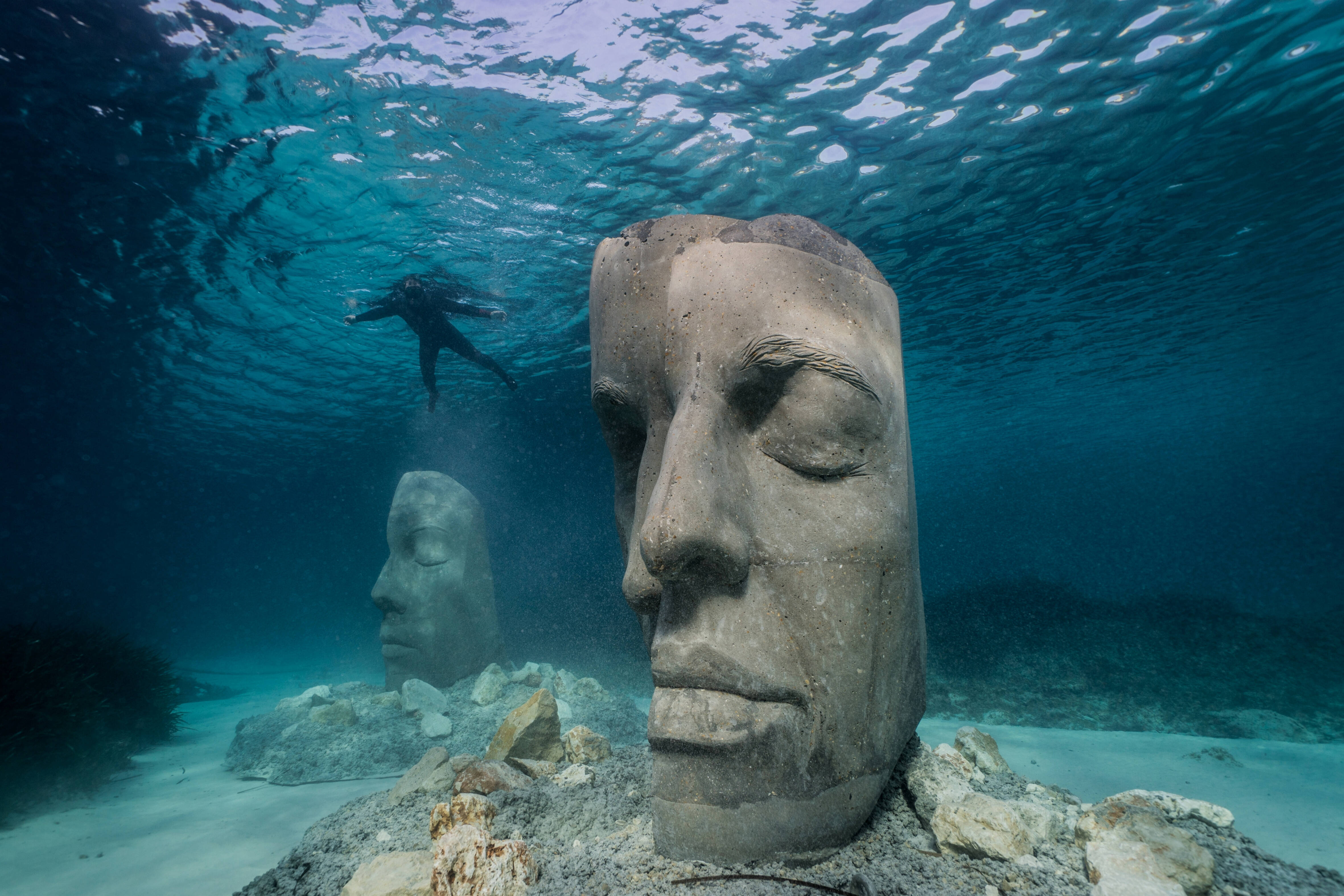 3 дня в океане. Подводный музей Джейсона де Кайрес Тейлора. Музей подводных скульптур Мексика. Подводный музей скульптур в Канкуне. Jason DECAIRES Taylor скульптор.