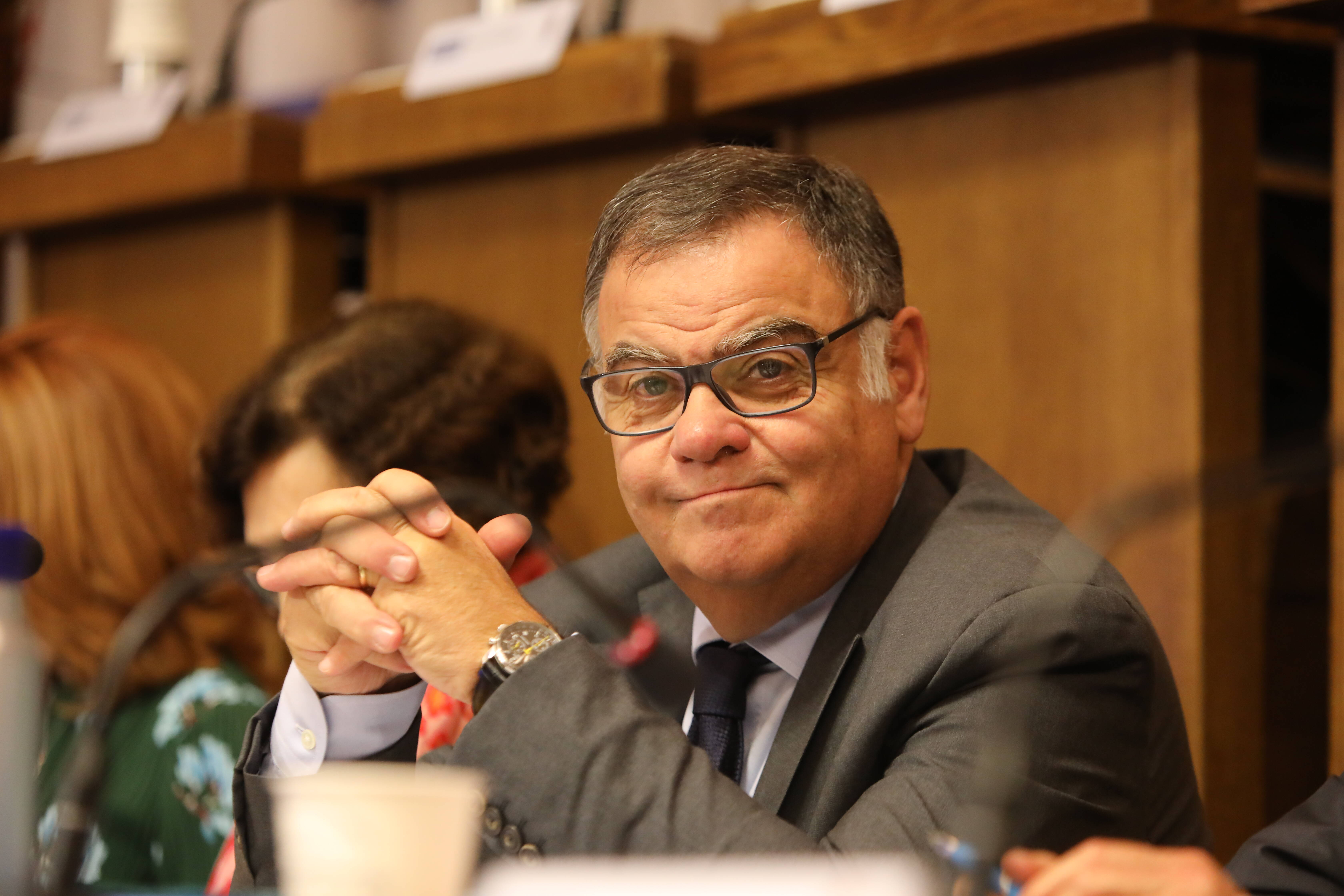 "Effets secondaires du vaccin" et "oxygénation à domicile": un cadre de la majorité Estrosi dénonce "les propos complotistes" d'une opposante