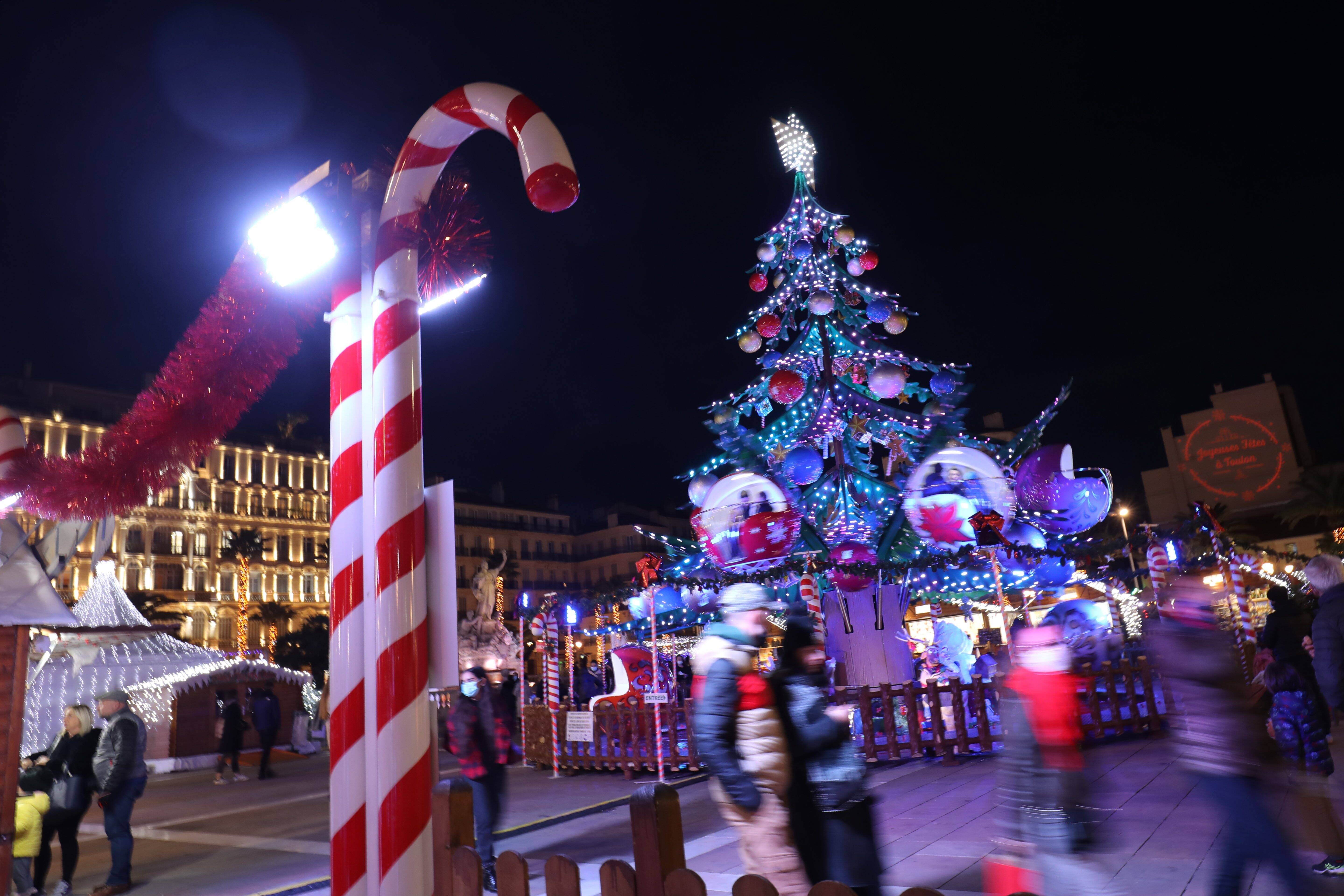 À Toulon, le sapin de la place LouisBlanc volé… puis retrouvé NiceMatin