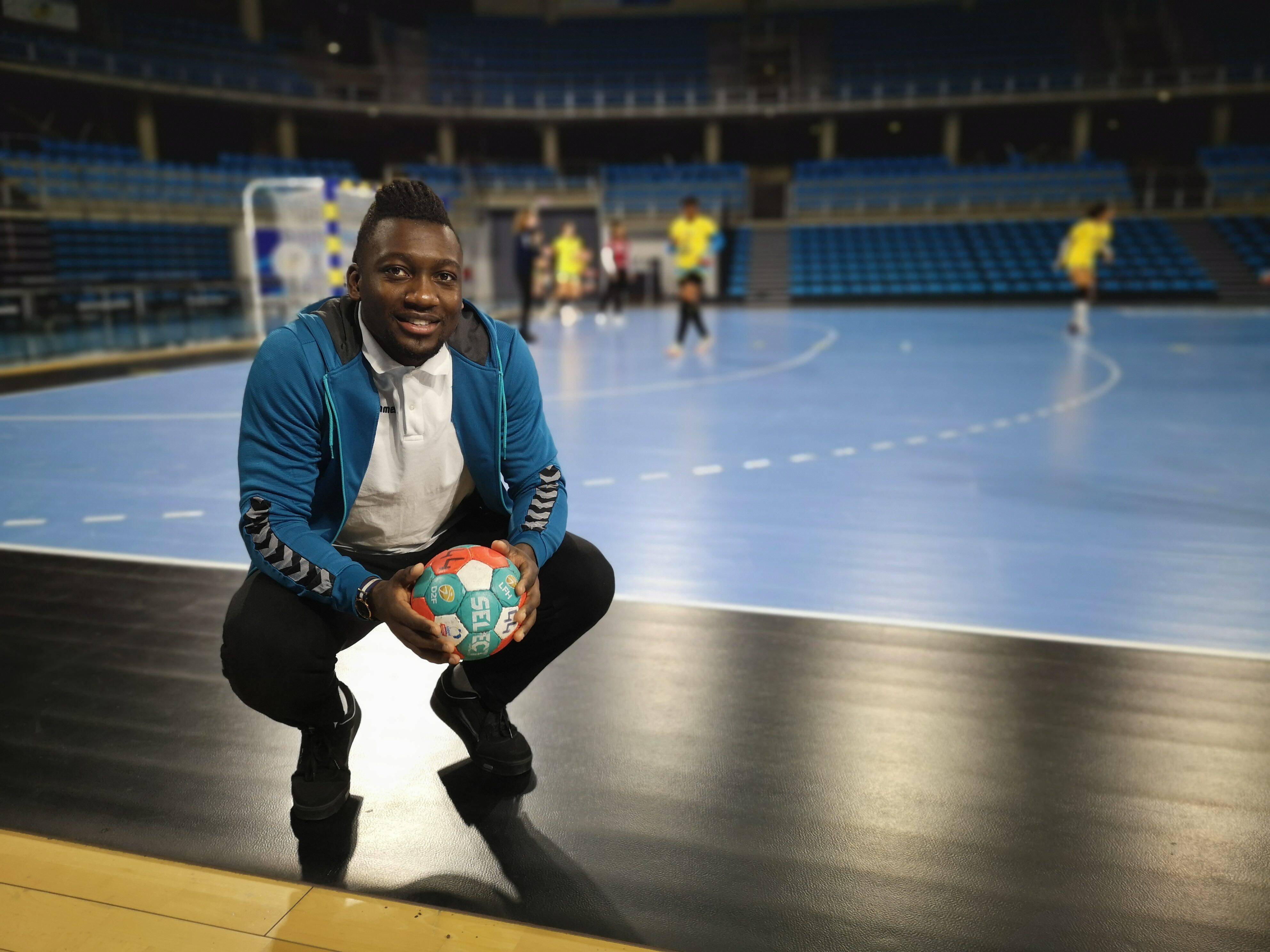 Sur les traces d'Alexandre Dingomé, préparateur physique du Toulon métropole Var handball