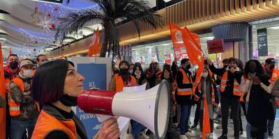 Des salariés de Carrefour TNL manifestent à Nice le jour du réveillon de Noël