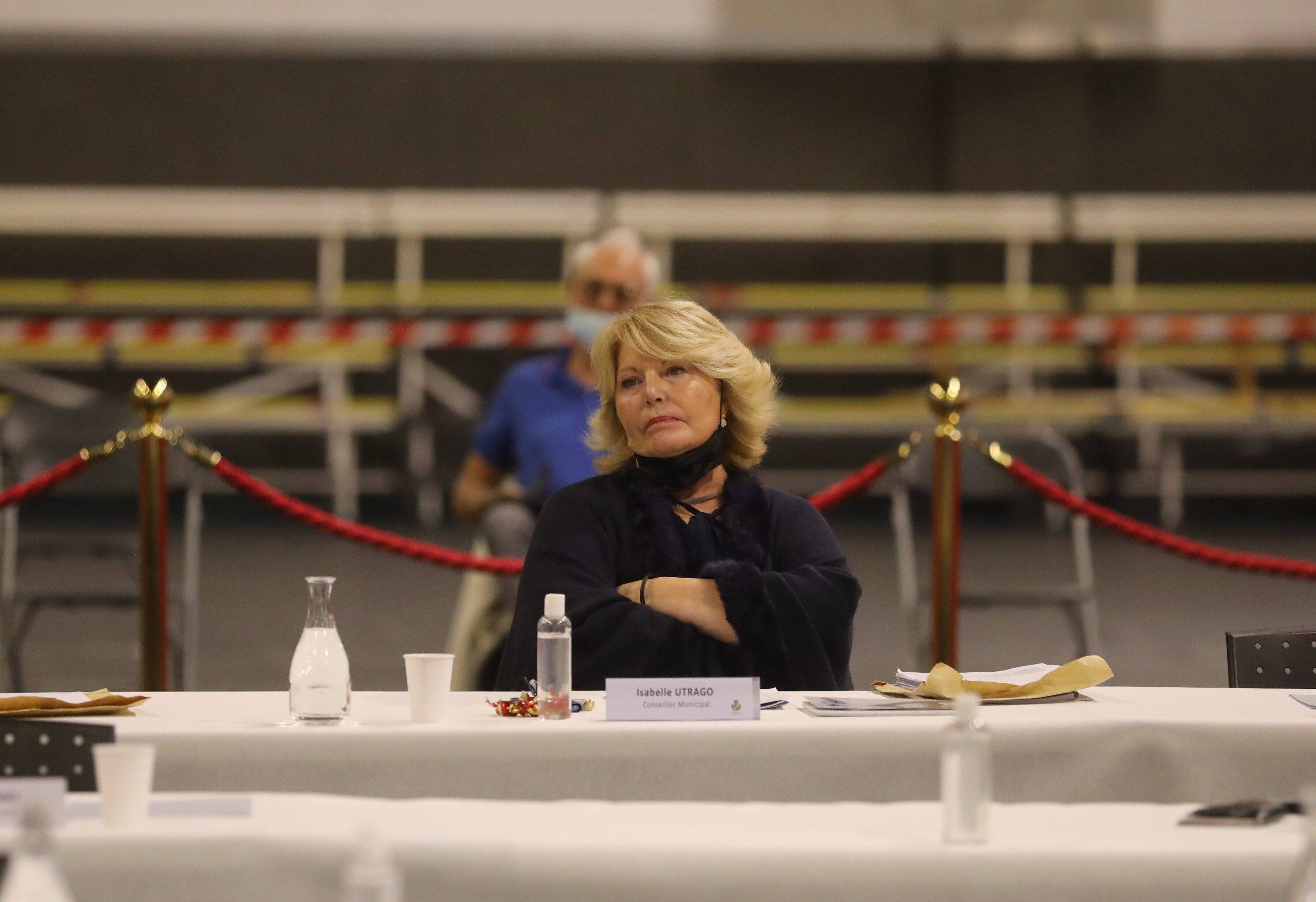 "Il n'y a pas de putsch, ici": des tensions au conseil municipal de Cagnes, le maire va au clash