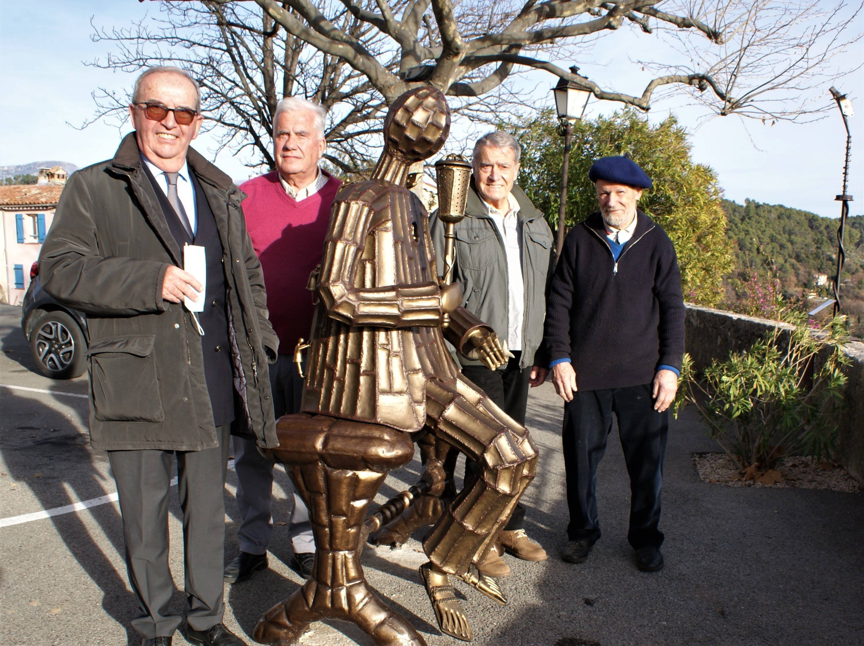 A Tourrettes, une oeuvre sculptée par un rescapé du naufrage du Costa Concordia en mémoire des victimes