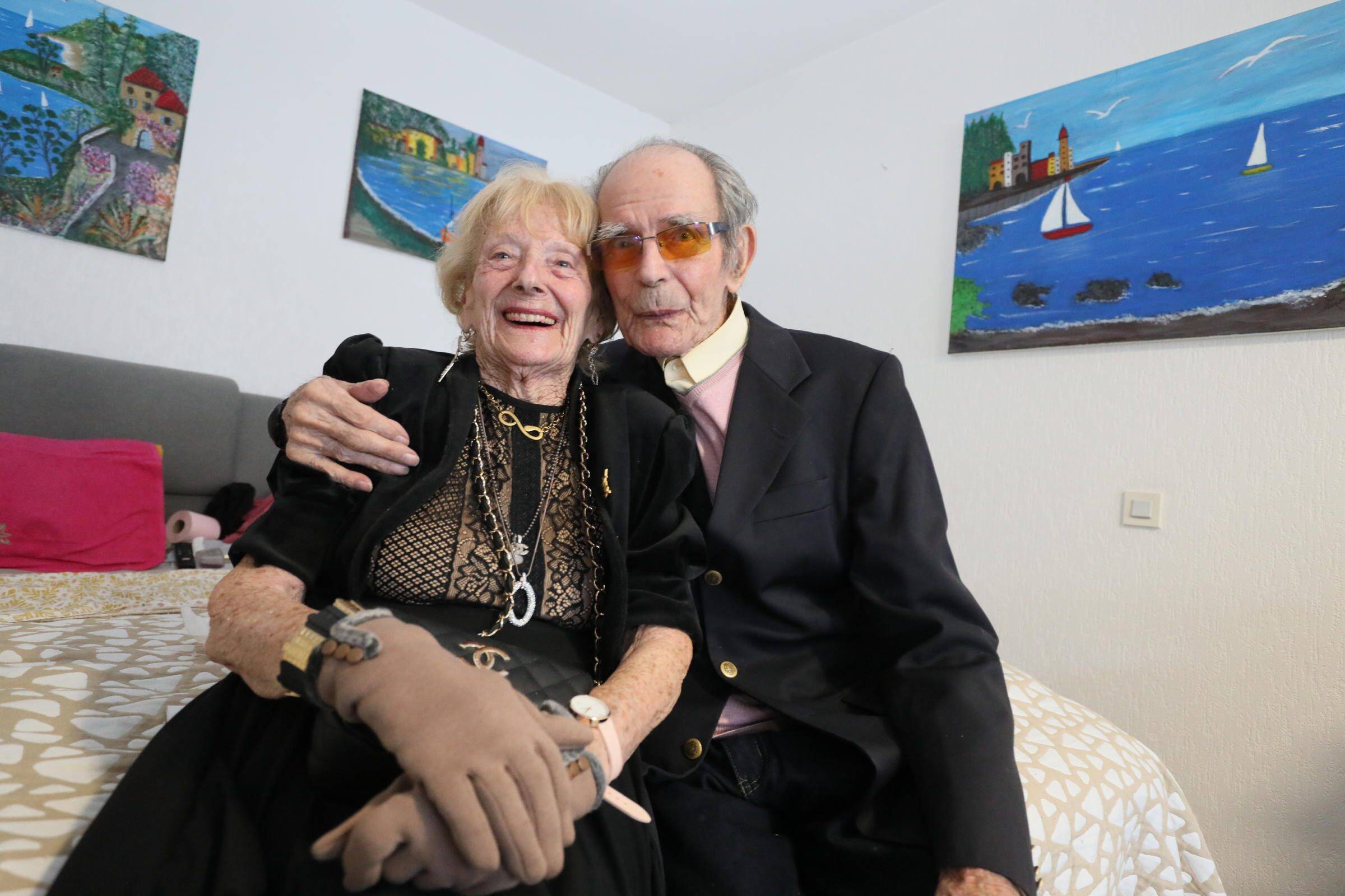 Ils se sont rencontrés il y a moins de deux ans, à 98 et 88 ans, Paul et Louisette forment un jeune couple "heureux"
