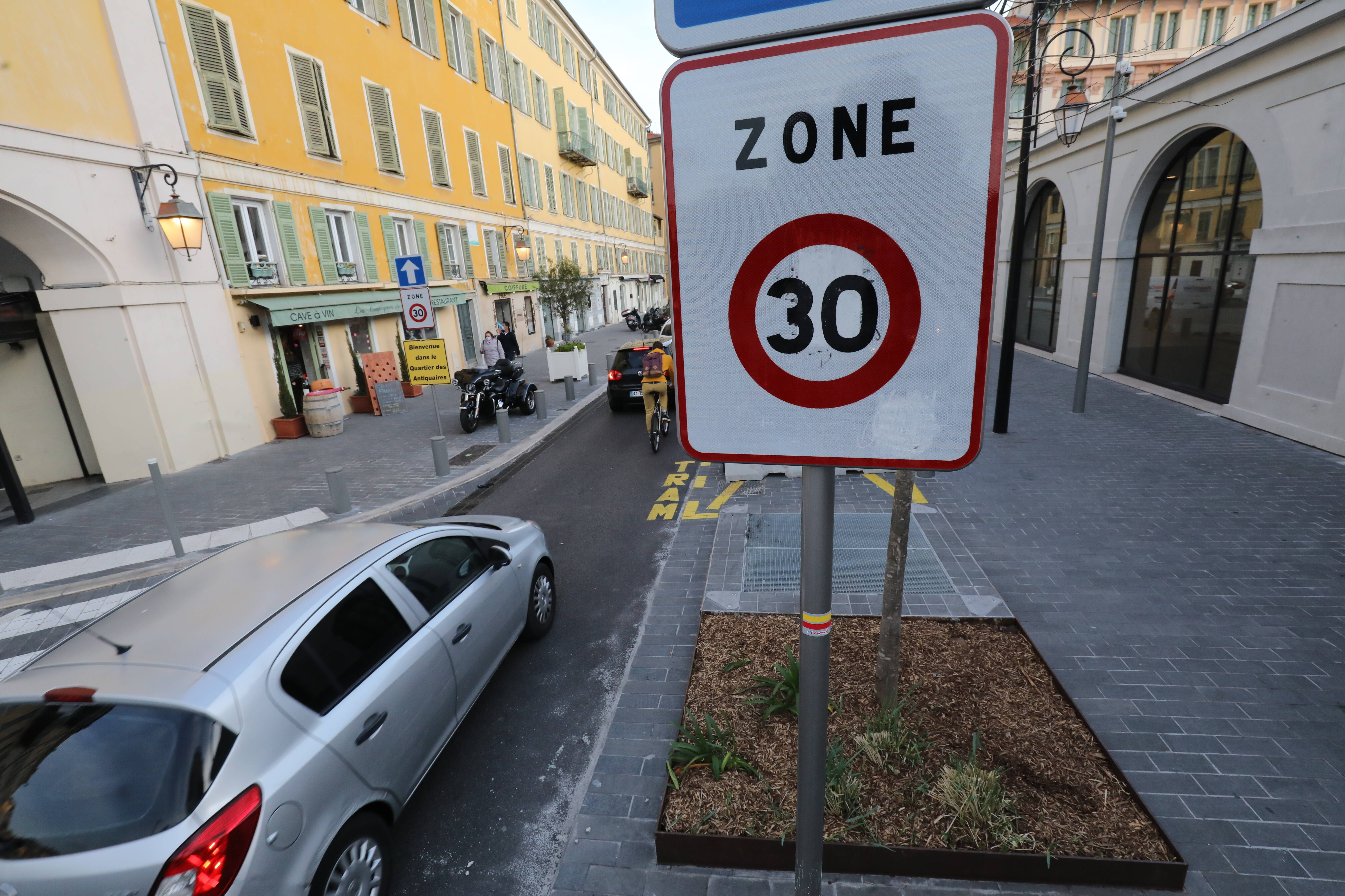 30 km/h, suppression des feux rouges: un référendum en 2023 pour la future zone à faible émission du centre-ville niçois