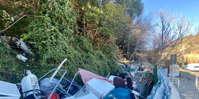 Une décharge sauvage compliquée à évacuer au bord de la pénétrante du Paillon