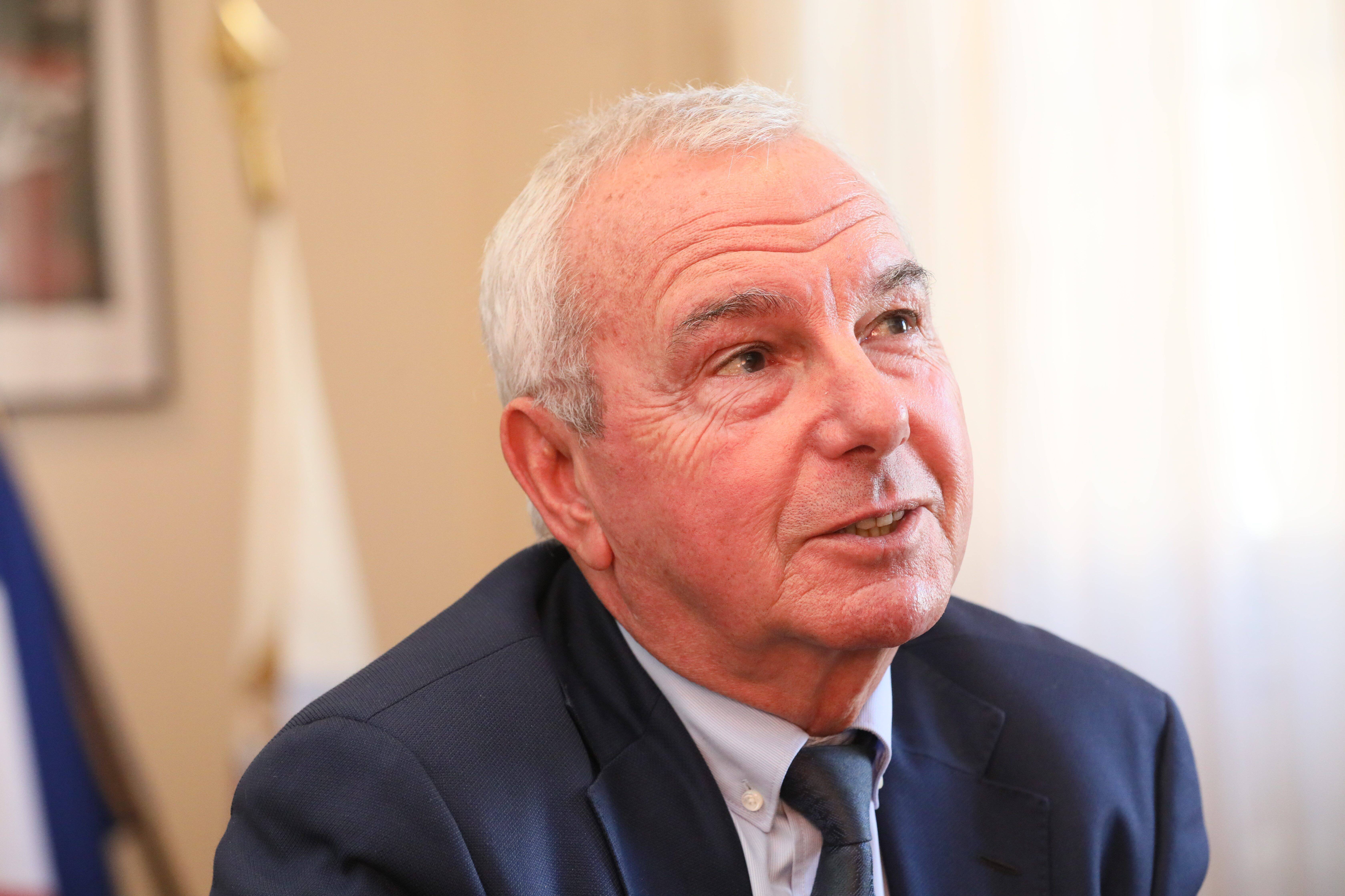 "Il faut créer du lien après avoir favorisé les égoïsmes et les peurs": le souhait de Jean Leonetti face à la crise sanitaire