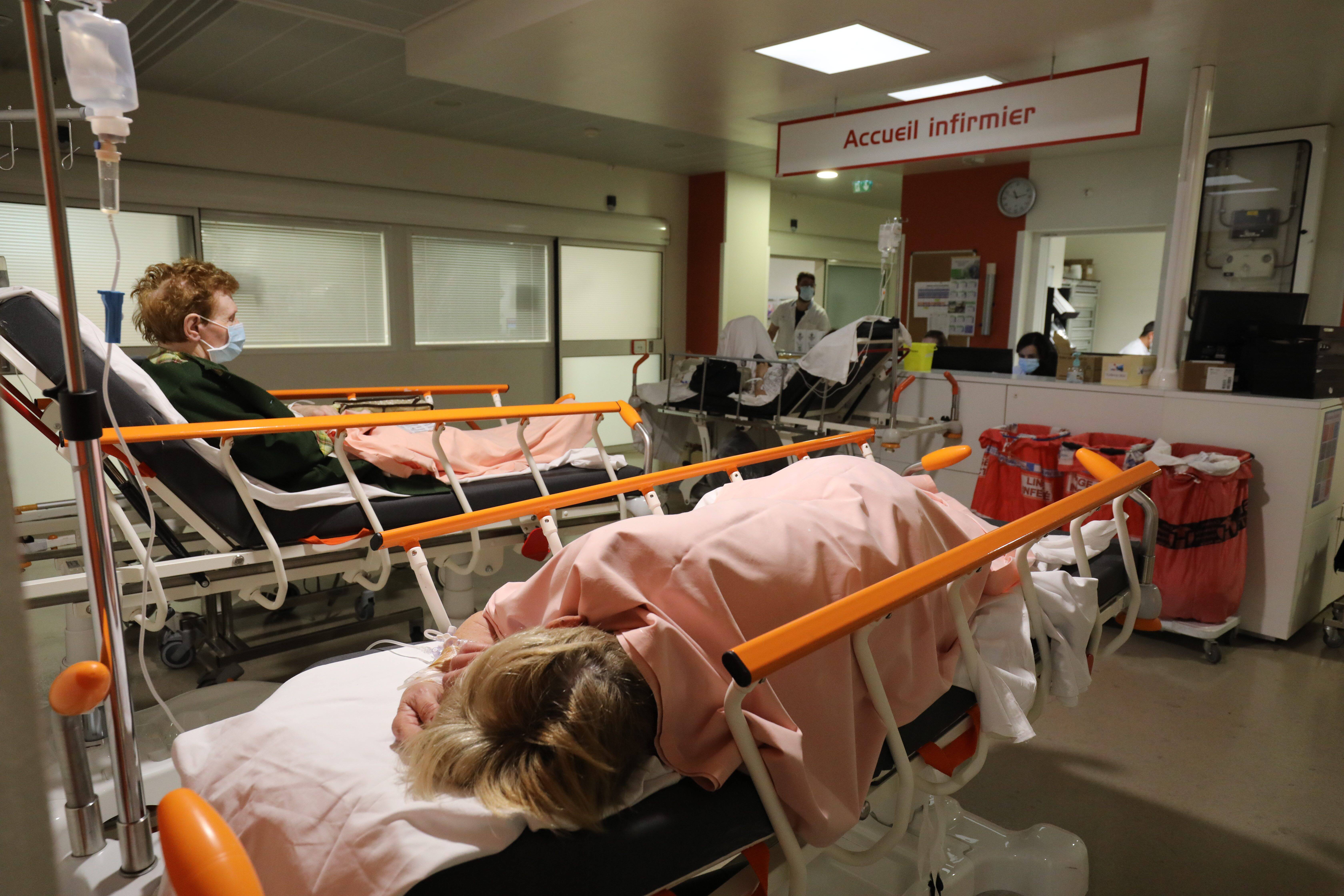 Une souche moins dangereuse, mais toujours plus de patients positifs... Quand Omicron est un casse-tête pour l'hôpital