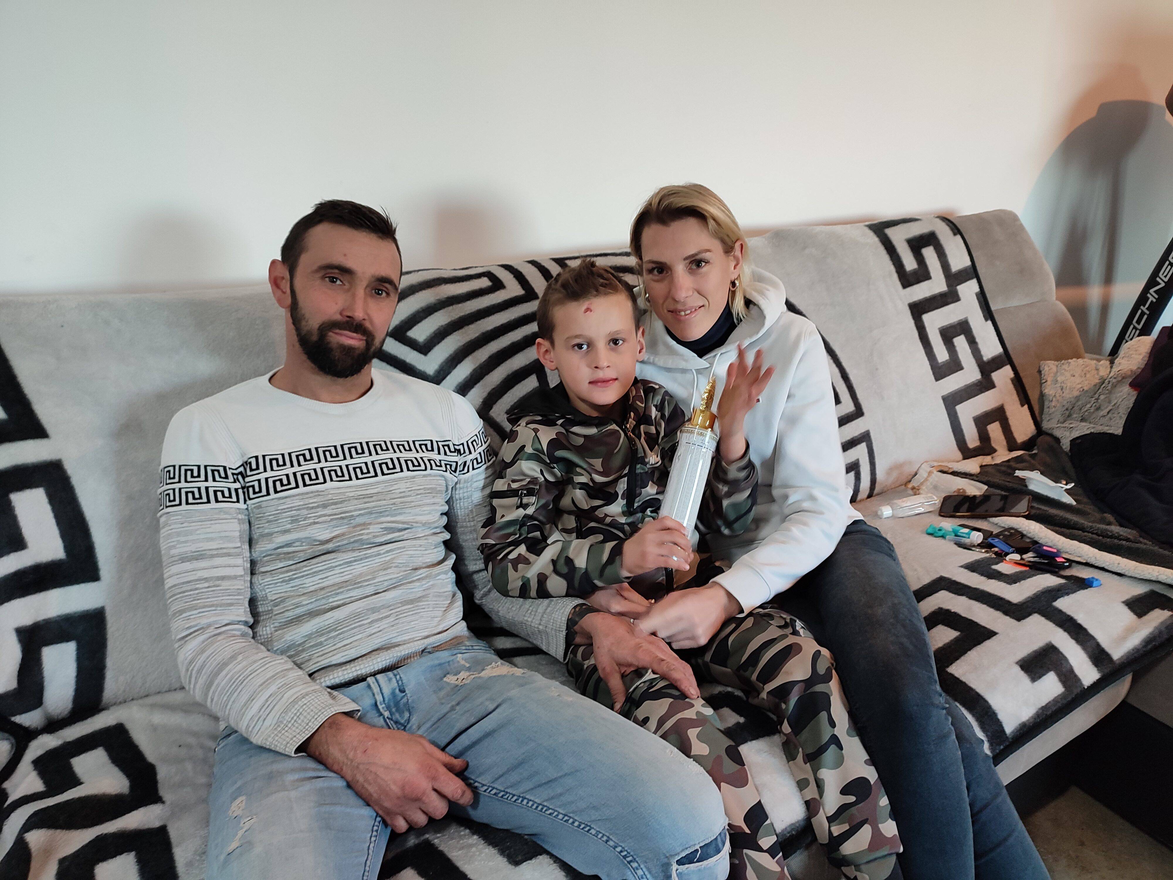 "Il faut une prise en charge adaptée pour notre fils": le combat des parents du petit Kalvin contre ses troubles de déficit de l'attention