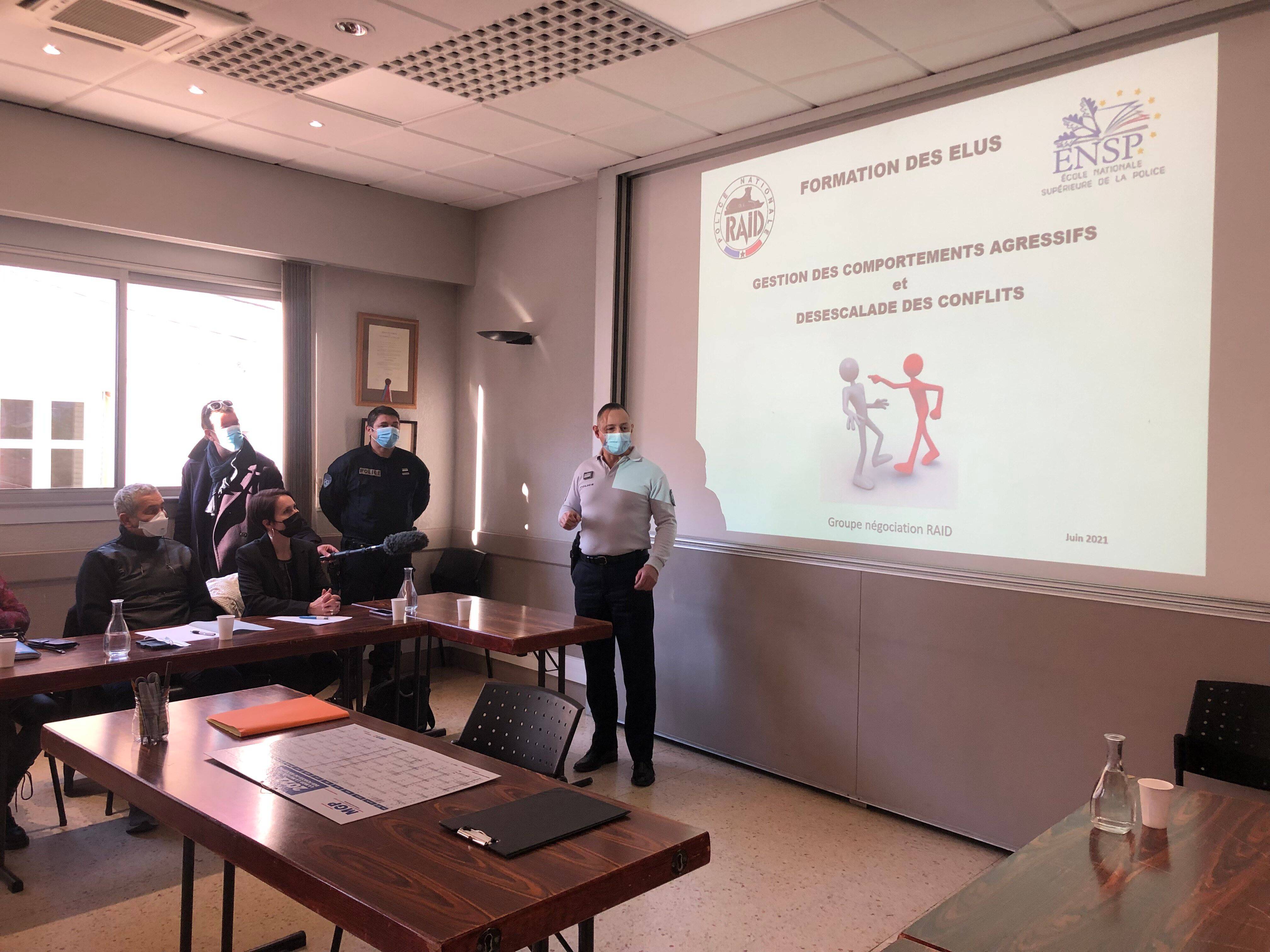 Comment le Raid a formé des élus de Cagnes-sur-Mer à la gestion des conflits et des comportements agressifs