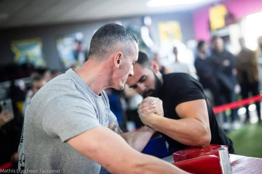 Vous êtes nul au bras de fer? Ces champions de la Côte d'Azur vous donnent leurs conseils pour gagner