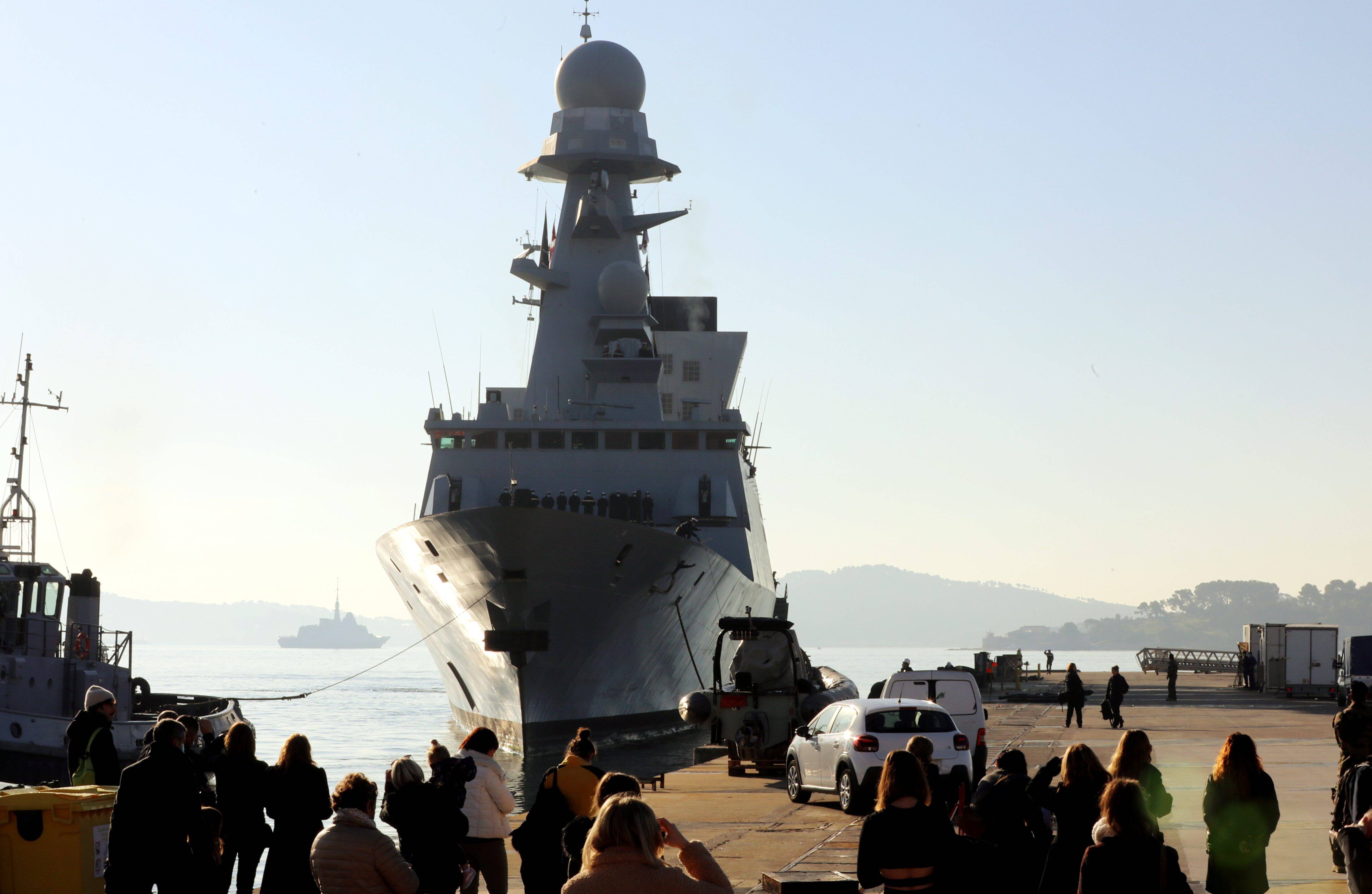 Après plus de 4 mois en mer, les 200 marins de la frégate Chevalier-Paul retrouvent enfin leur famille à Toulon