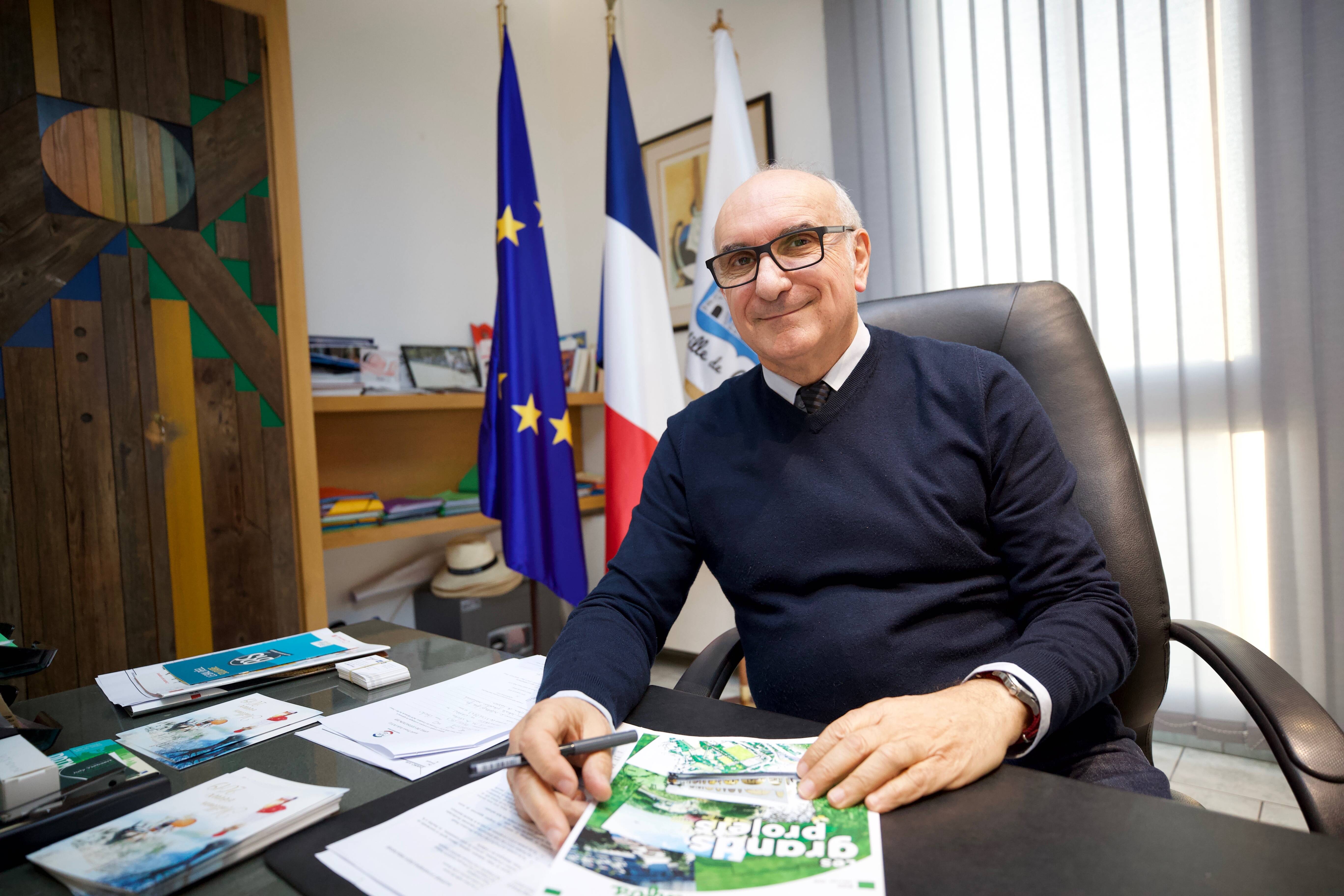 Pourquoi l'ex-maire de Carros, Charles Scibetta, est-il devant le tribunal ce mercredi?