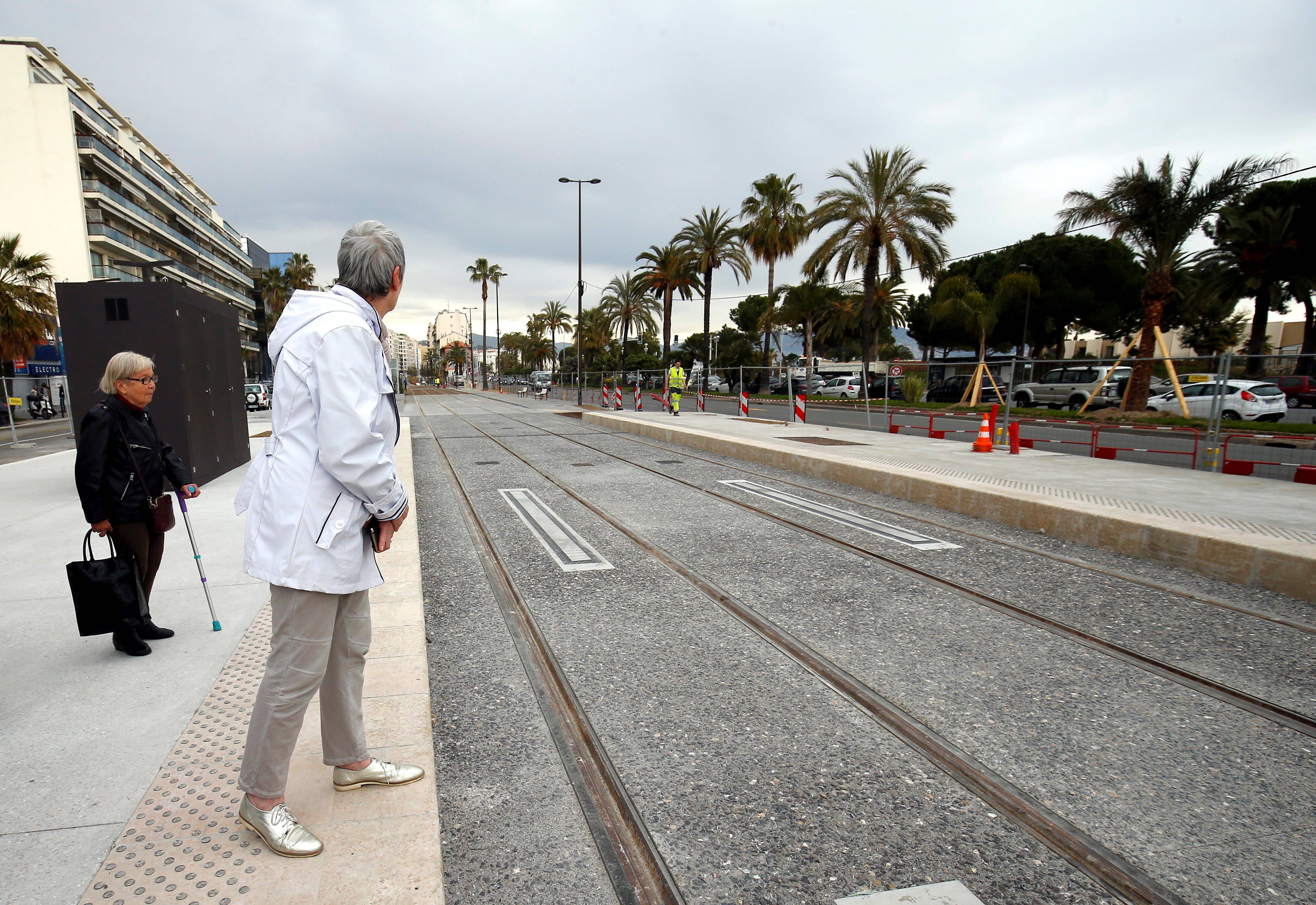 "Il n'y a pas eu de défaut", selon un élu CGT après la mort d'un homme coincé sous le tram à Nice